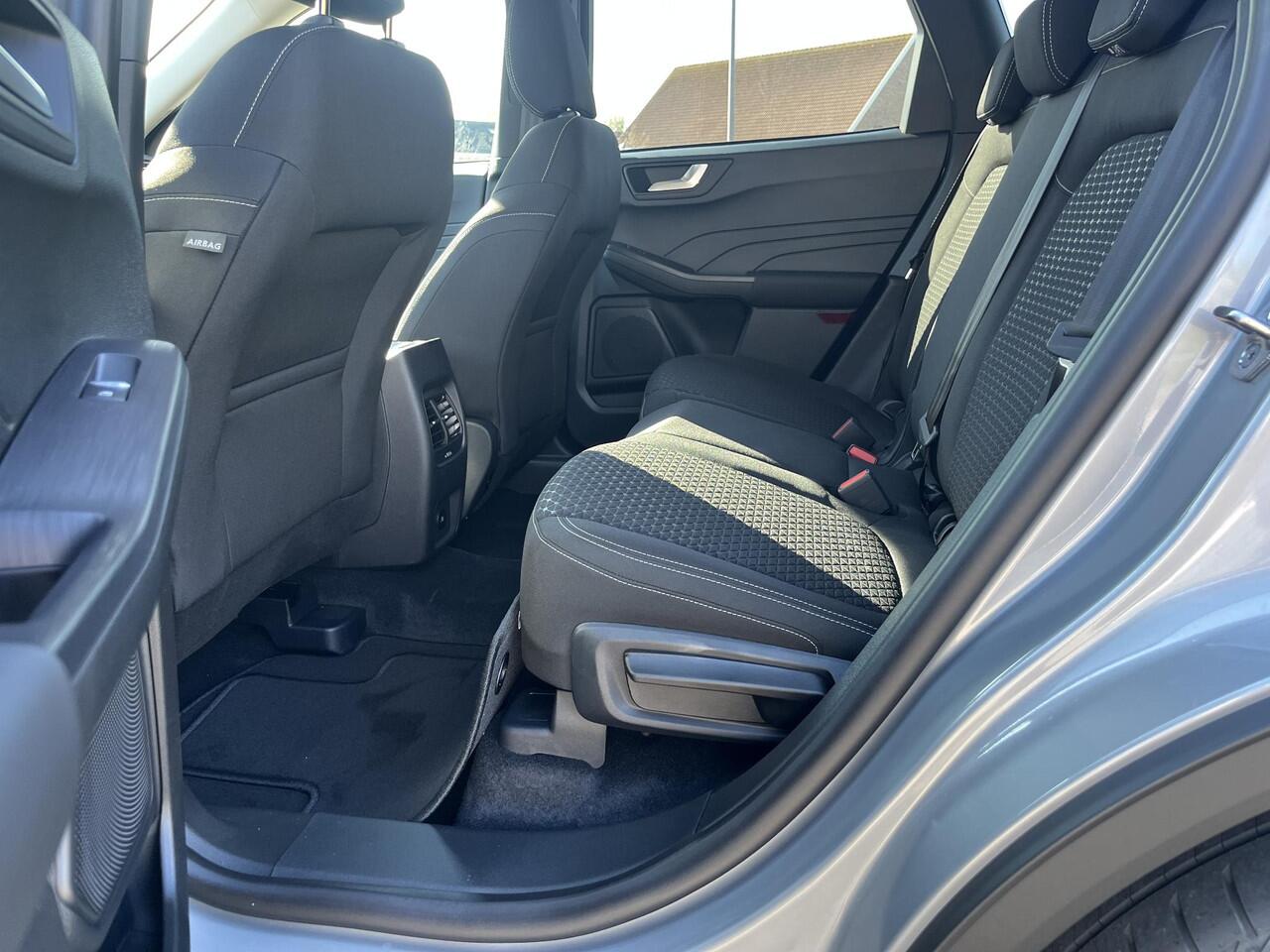 Ford KUGA 2.5 PHEV Titanium | SCI | 243pk Ford Voorraad | Wegklapbare Trekhaak | Gratis Laadpaal ! | Solar Silver | Incl 4.000,- Voordeel !