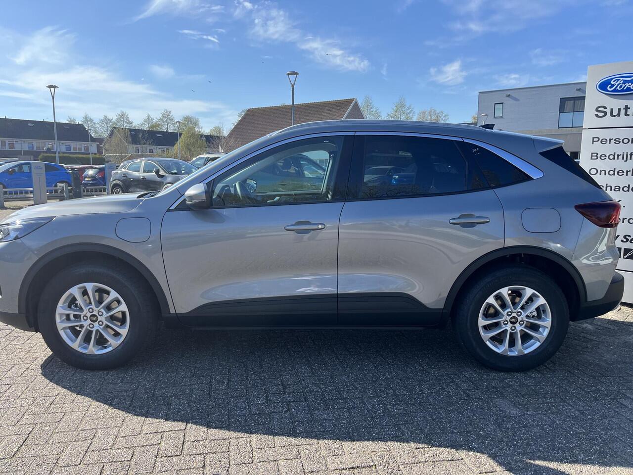Ford KUGA 2.5 PHEV Titanium | SCI | 243pk Ford Voorraad | Wegklapbare Trekhaak | Gratis Laadpaal ! | Solar Silver | Incl 4.000,- Voordeel !