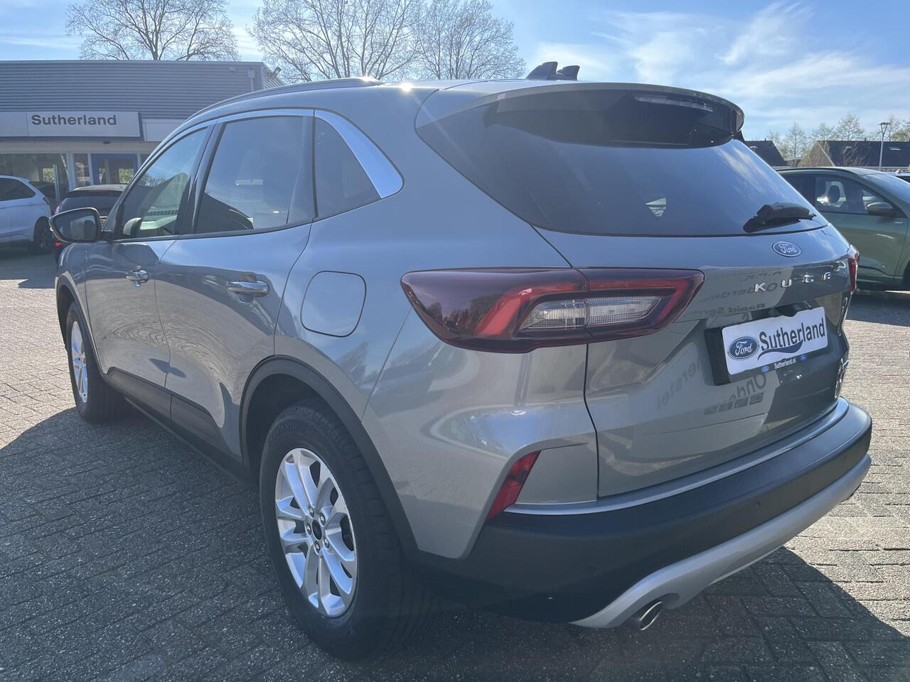 Ford KUGA 2.5 PHEV Titanium | SCI | 243pk Ford Voorraad | Wegklapbare Trekhaak | Gratis Laadpaal ! | Solar Silver | Incl 4.000,- Voordeel !