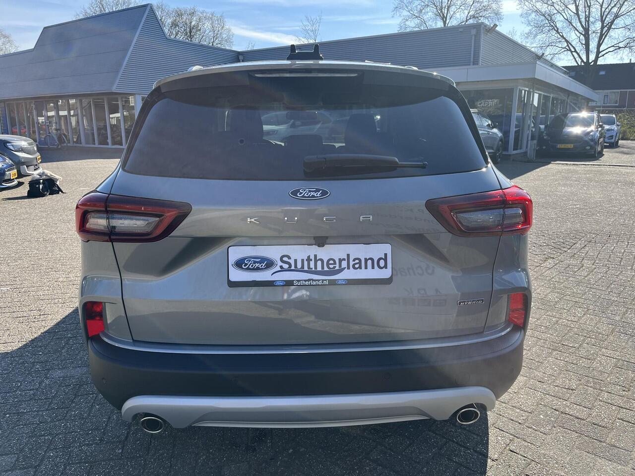Ford KUGA 2.5 PHEV Titanium | SCI | 243pk Ford Voorraad | Wegklapbare Trekhaak | Gratis Laadpaal ! | Solar Silver | Incl 4.000,- Voordeel !
