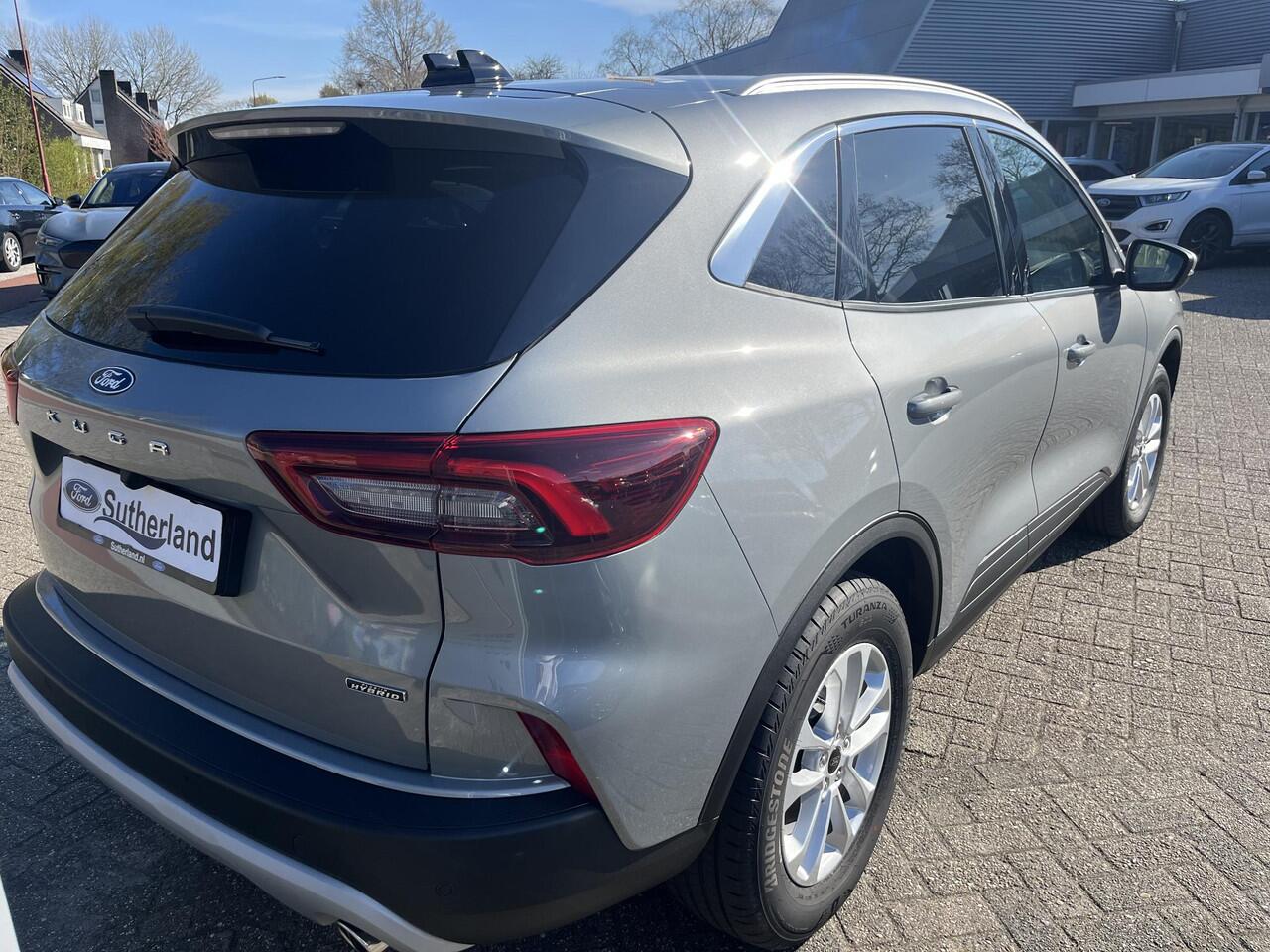 Ford KUGA 2.5 PHEV Titanium | SCI | 243pk Ford Voorraad | Wegklapbare Trekhaak | Gratis Laadpaal ! | Solar Silver | Incl 4.000,- Voordeel !