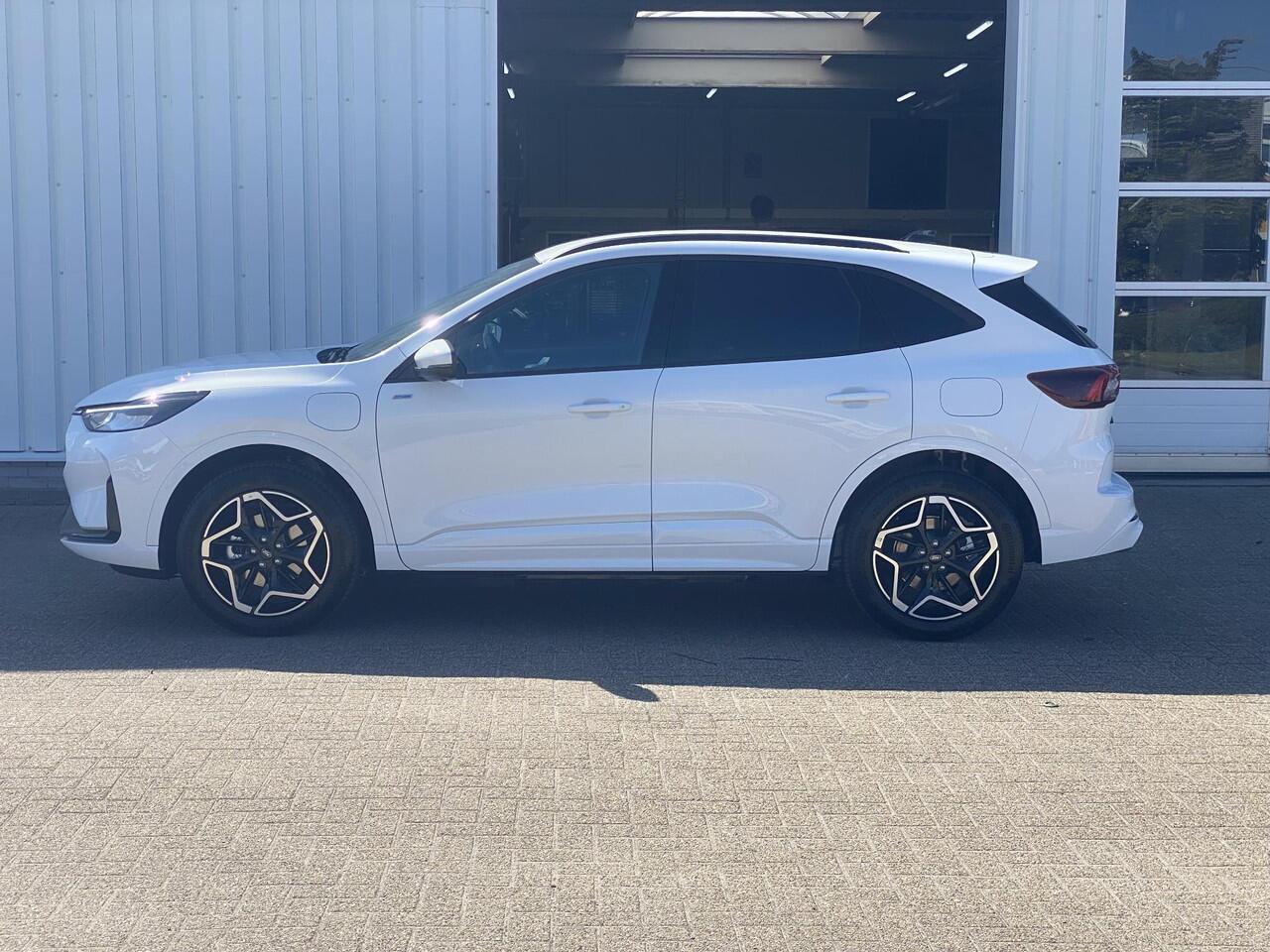 Ford KUGA 2.5 PHEV ST-Line 243 pk | Driver Assistance Pack | Wegklapbare trekhaak | 2.100 kg trekgewicht! | Winterpakket | 19 inch Licht metalen Velgen | ¤4.000,- prijsvoordeel!