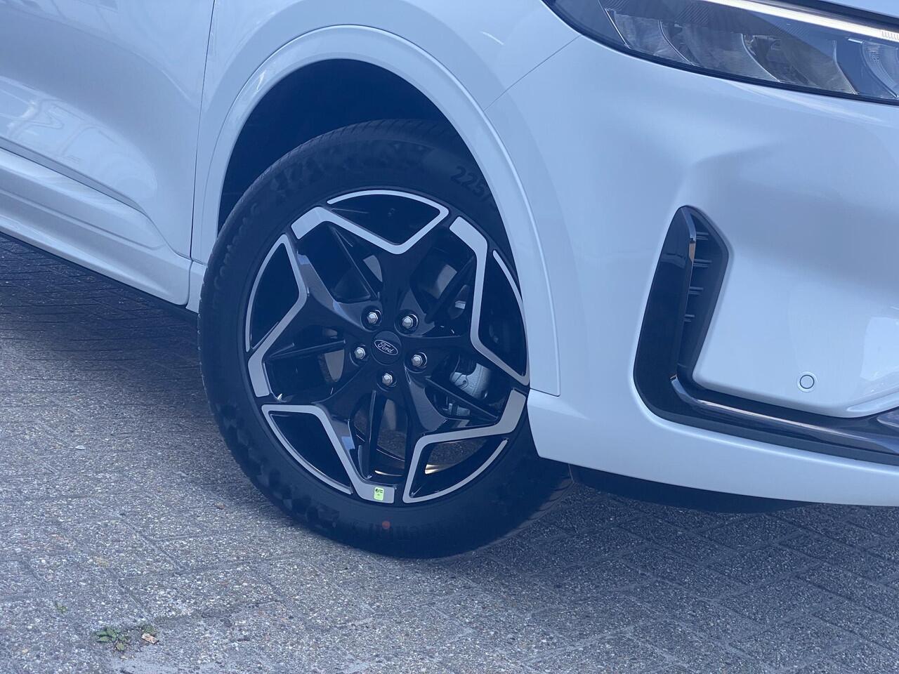 Ford KUGA 2.5 PHEV ST-Line 243 pk | Driver Assistance Pack | Wegklapbare trekhaak | 2.100 kg trekgewicht! | Winterpakket | 19 inch Licht metalen Velgen | ¤4.000,- prijsvoordeel!