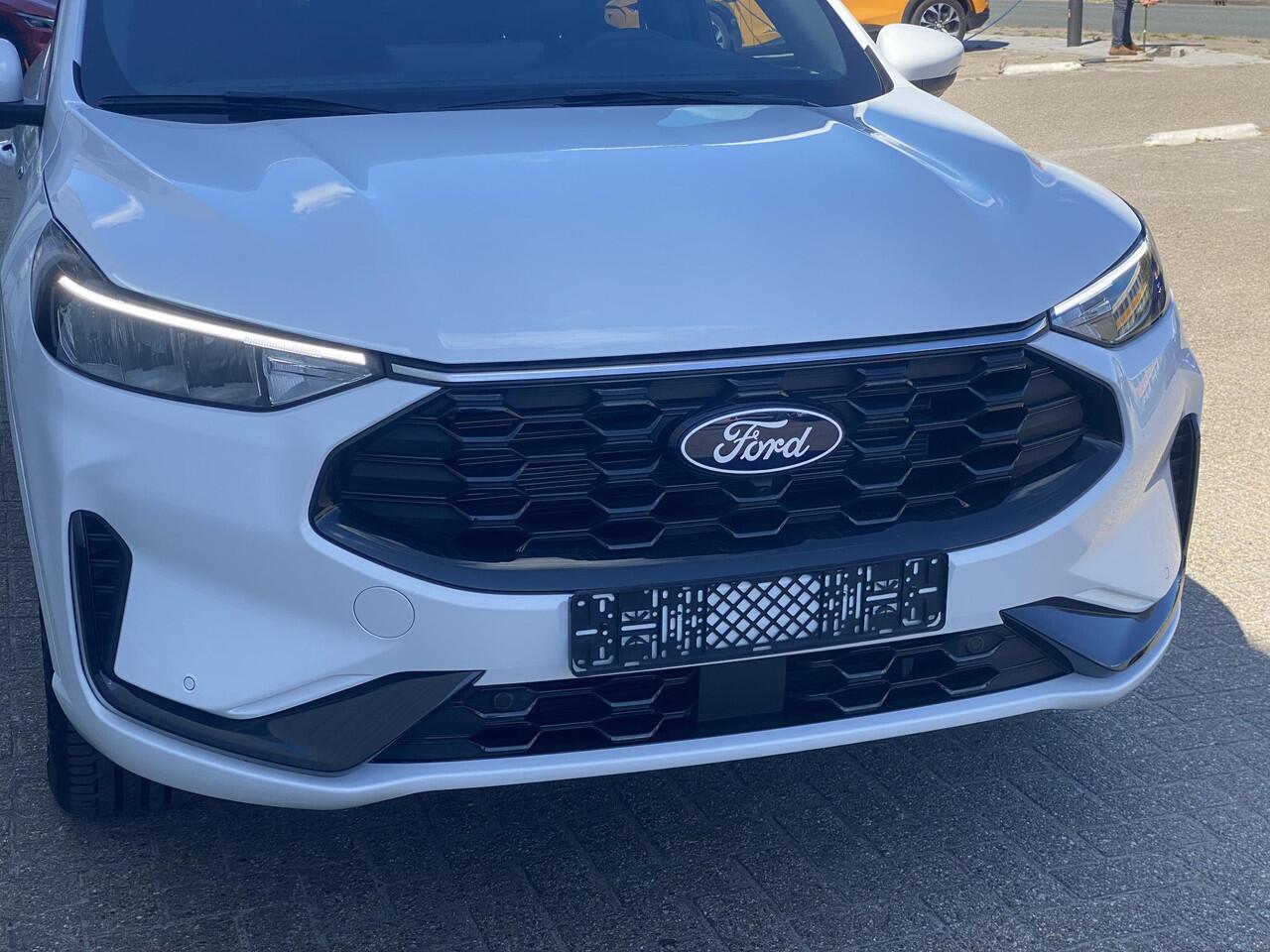 Ford KUGA 2.5 PHEV ST-Line 243 pk | Driver Assistance Pack | Wegklapbare trekhaak | 2.100 kg trekgewicht! | Winterpakket | 19 inch Licht metalen Velgen | ¤4.000,- prijsvoordeel!