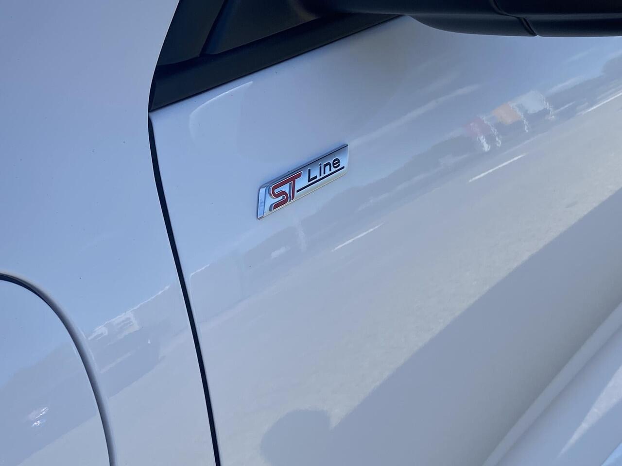 Ford KUGA 2.5 PHEV ST-Line 243 pk | Driver Assistance Pack | Wegklapbare trekhaak | 2.100 kg trekgewicht! | Winterpakket | 19 inch Licht metalen Velgen | ¤4.000,- prijsvoordeel!