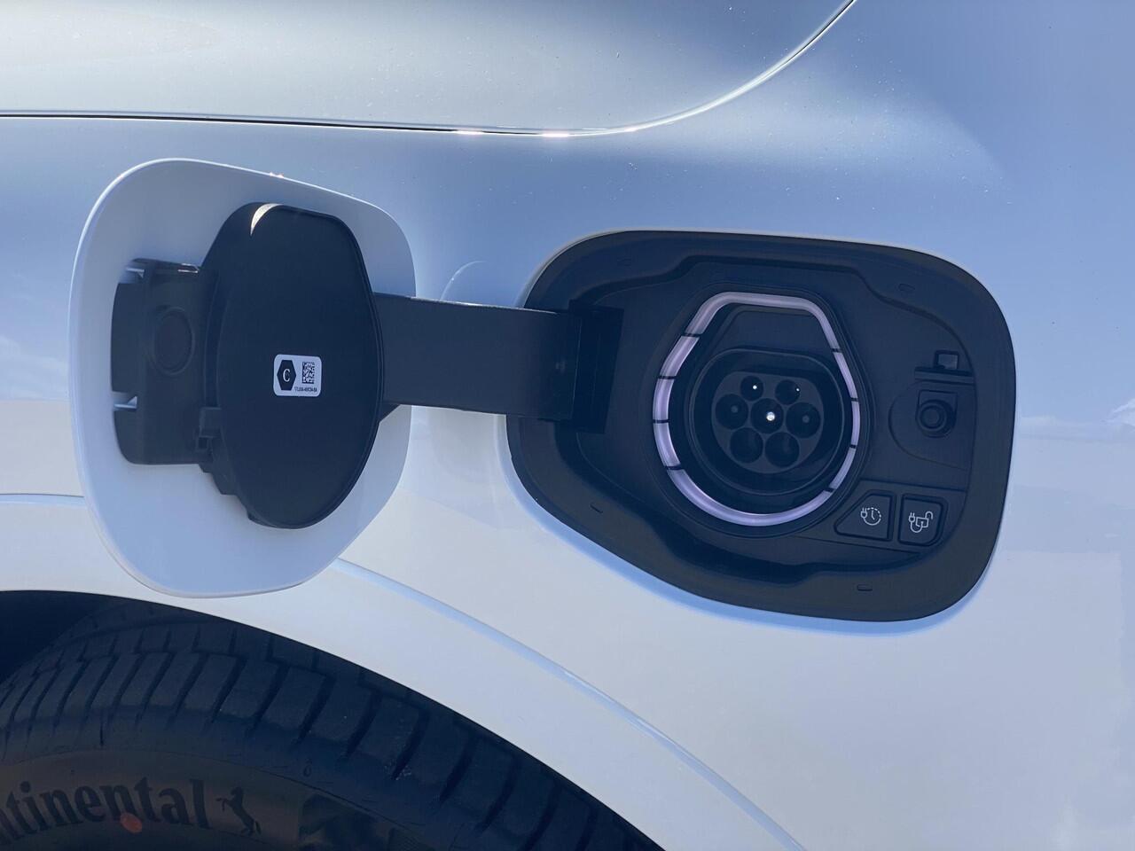 Ford KUGA 2.5 PHEV ST-Line 243 pk | Driver Assistance Pack | Wegklapbare trekhaak | 2.100 kg trekgewicht! | Winterpakket | 19 inch Licht metalen Velgen | ¤4.000,- prijsvoordeel!