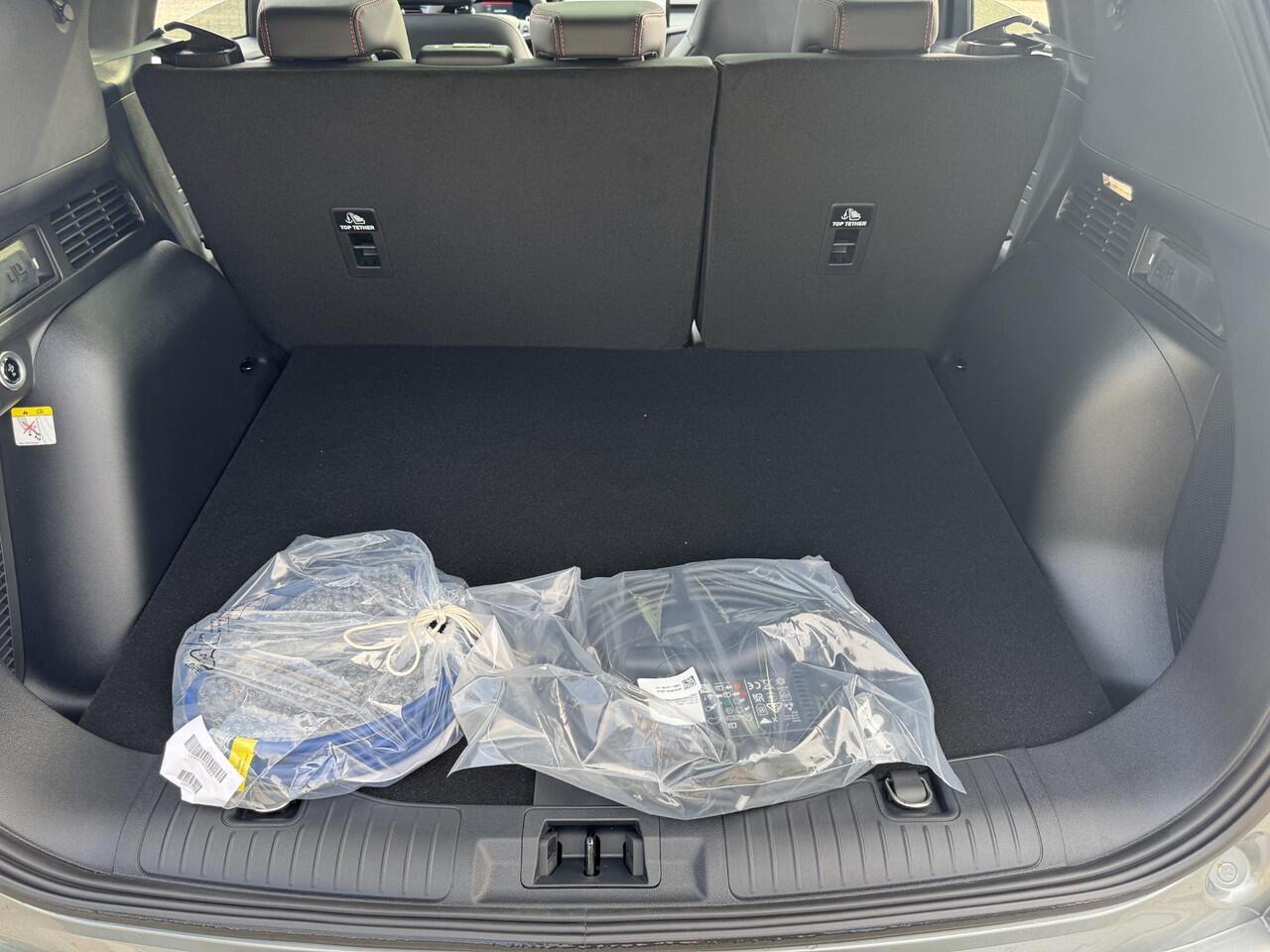 Ford KUGA 2.5 PHEV ST-Line X 243pk | SCI | Driver Assistance Pack | Black Package | Winterpack | Wegklapbare Trekhaak | AGR Stoelen