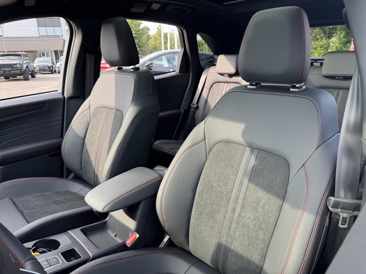 Ford KUGA 2.5 PHEV ST-Line X 243pk | SCI | Driver Assistance Pack | Black Package | Winterpack | Wegklapbare Trekhaak | AGR Stoelen