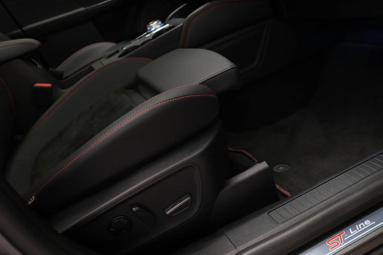 Ford KUGA 2.5 PHEV ST-Line X | WINTER / TECHNOLOGY- PACK | STUURVERWARMING | HEAD UP | PANORAMADAK