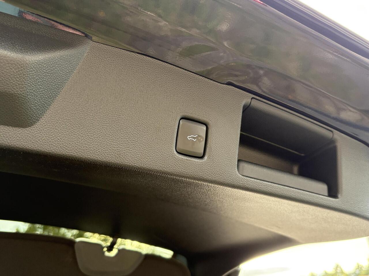 Ford KUGA 2.5 PHEV ST-Line X | 243pk | Driver Assistance Pack | Winterpack | Wegklapbare Trekhaak | Technology Pack | Agate Black