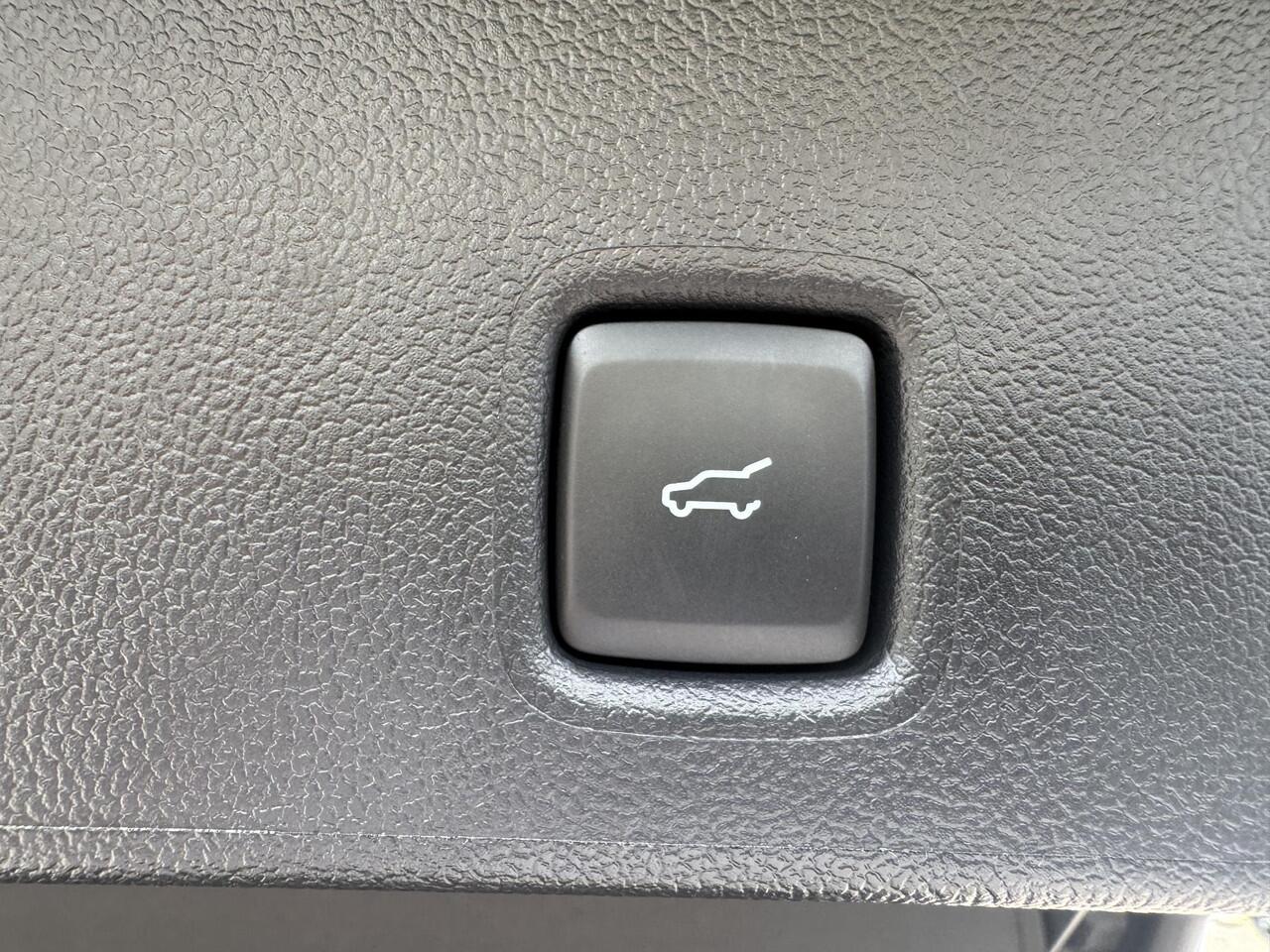 Ford KUGA 2.5 PHEV ST-Line X | 243pk | Driver Assistance Pack | Black Package | Winterpack | Adaptieve Matrix LED koplampen met Coast to Coast | Wegklapbare Trekhaak | AGR Stoelen