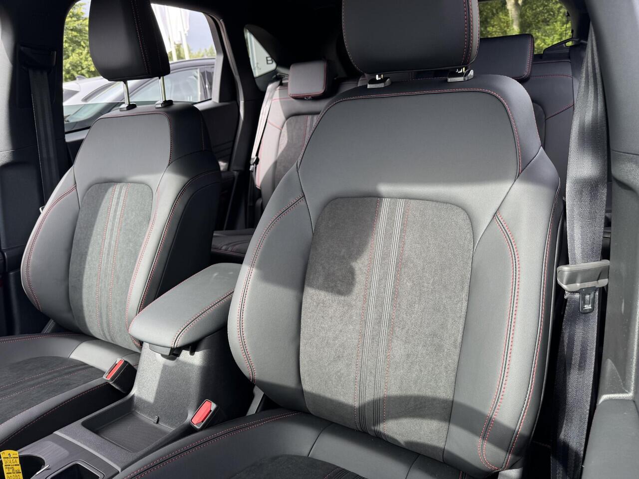 Ford KUGA 2.5 PHEV ST-Line X | 243pk | Driver Assistance Pack | Black Package | Winterpack | Adaptieve Matrix LED koplampen met Coast to Coast | Wegklapbare Trekhaak | AGR Stoelen