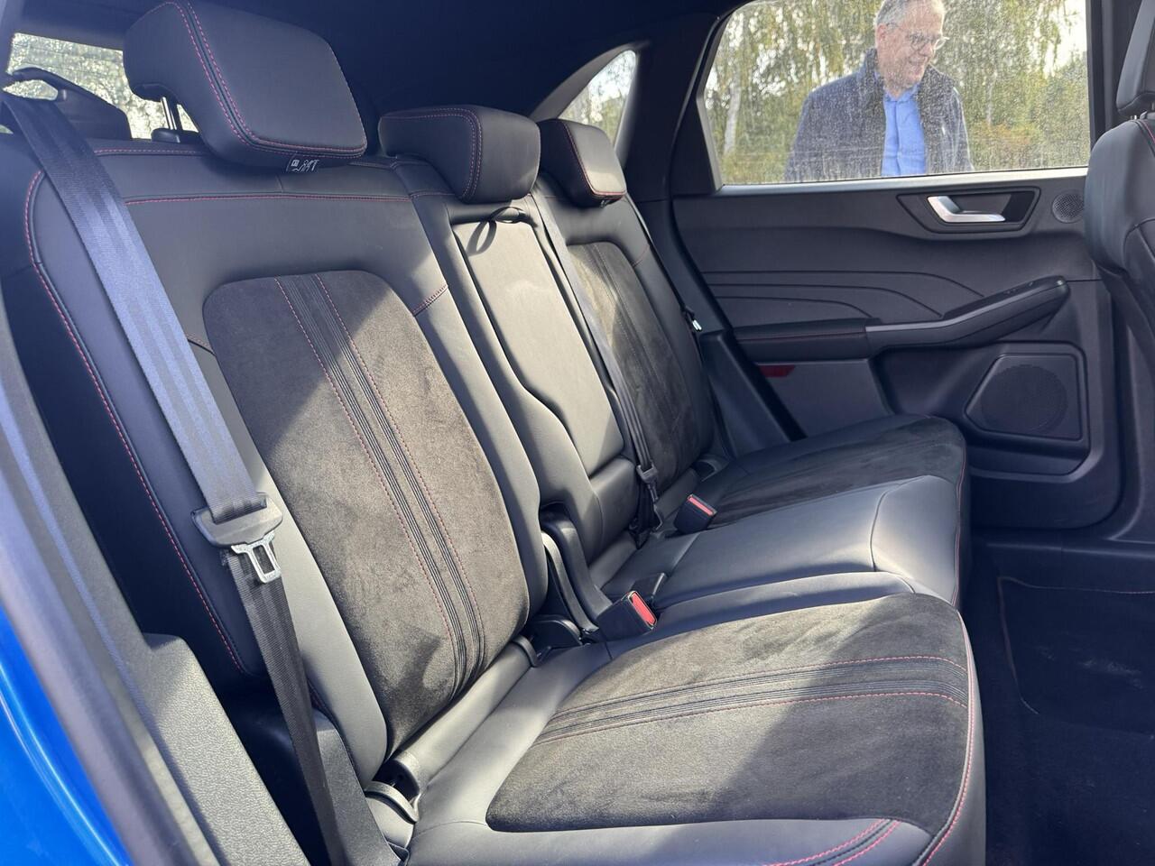 Ford KUGA 2.5 PHEV ST-Line X | SCI | 243pk | Wegklapbare trekhaak | Panoramadak | Winter Pack | Head up Display | All season banden