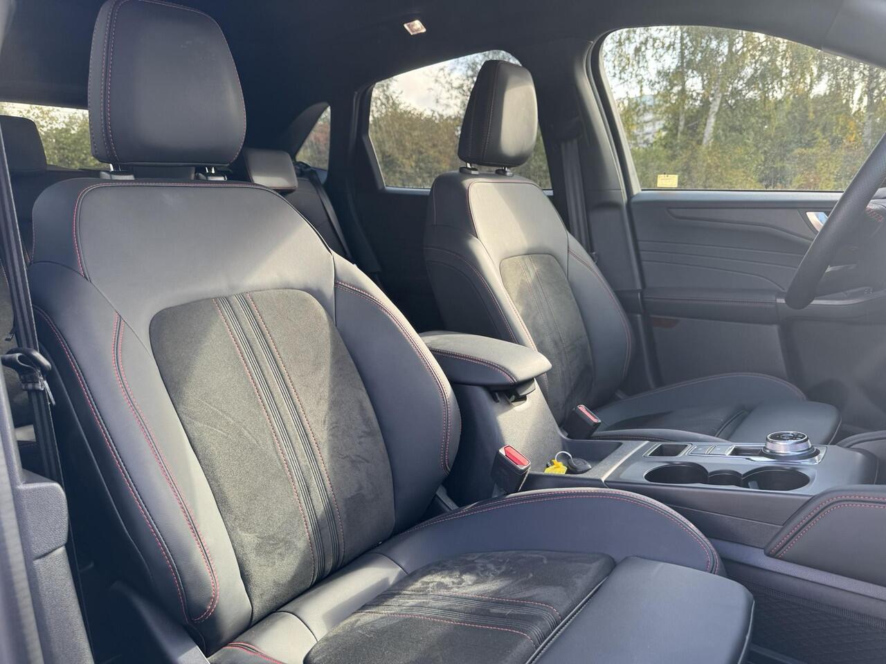 Ford KUGA 2.5 PHEV ST-Line X | SCI | 243pk | Wegklapbare trekhaak | Panoramadak | Winter Pack | Head up Display | All season banden