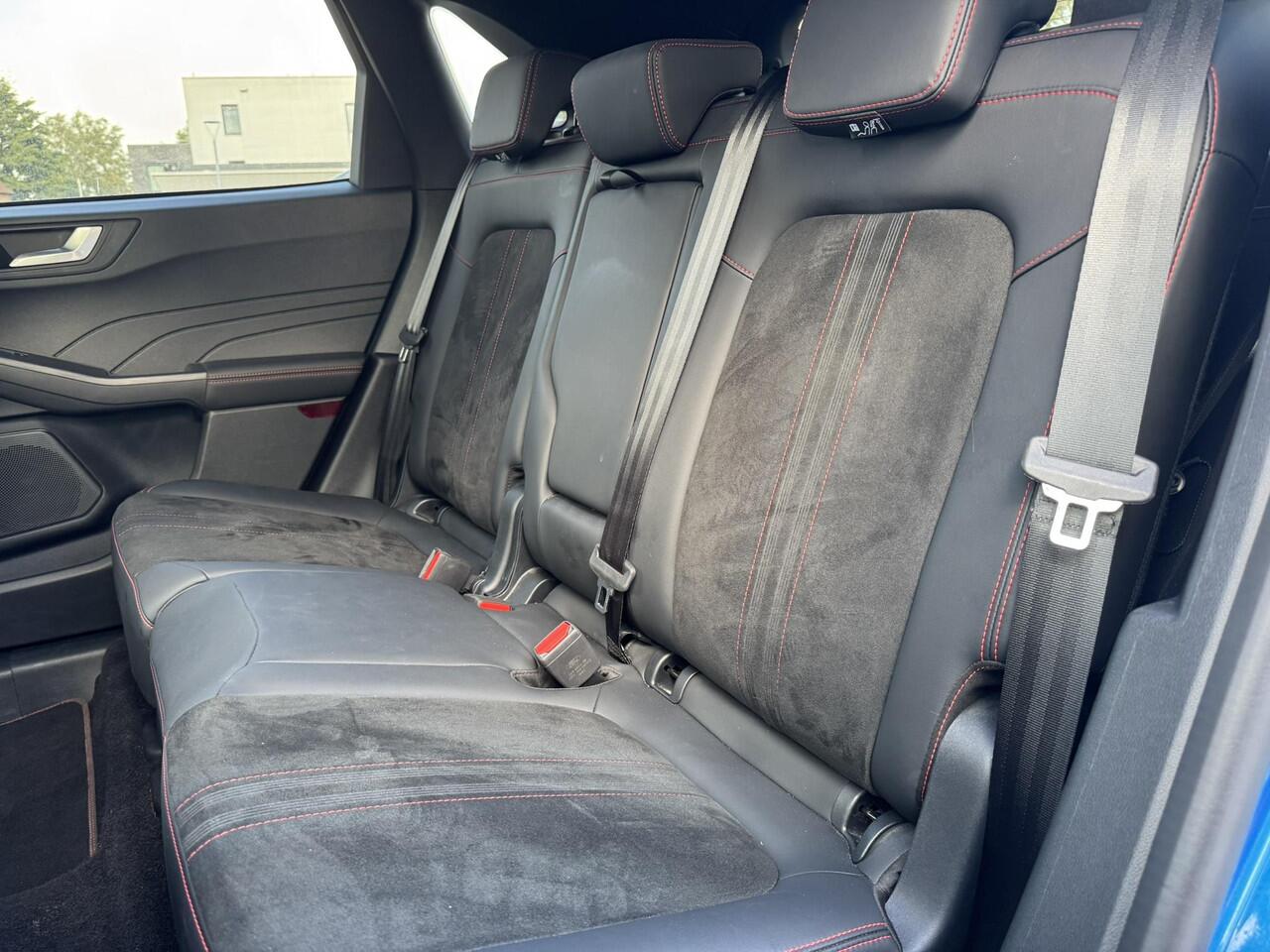 Ford KUGA 2.5 PHEV ST-Line X | SCI | 243pk | Wegklapbare trekhaak | Panoramadak | Winter Pack | Head up Display | All season banden