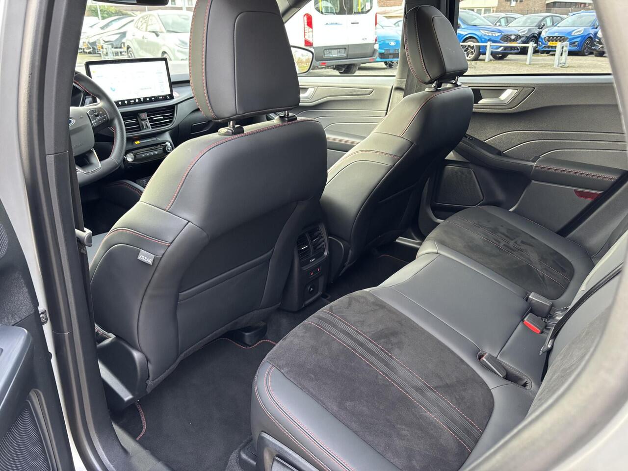 Ford KUGA 2.5 PHEV ST-Line X | Orig. NL auto | Nieuw Model! | Adaptive Cruise control | AGR-stoelen | Winter Pack | Bang&Olufsen | 2.100 kg trekgewicht