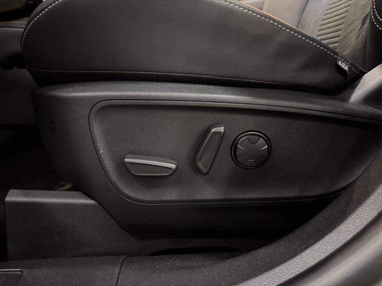 Ford KUGA PHEV 243pk Active X Trekhaak Winter Techno Parking pack Head Up Display 19" LM Fabrieksgarantie