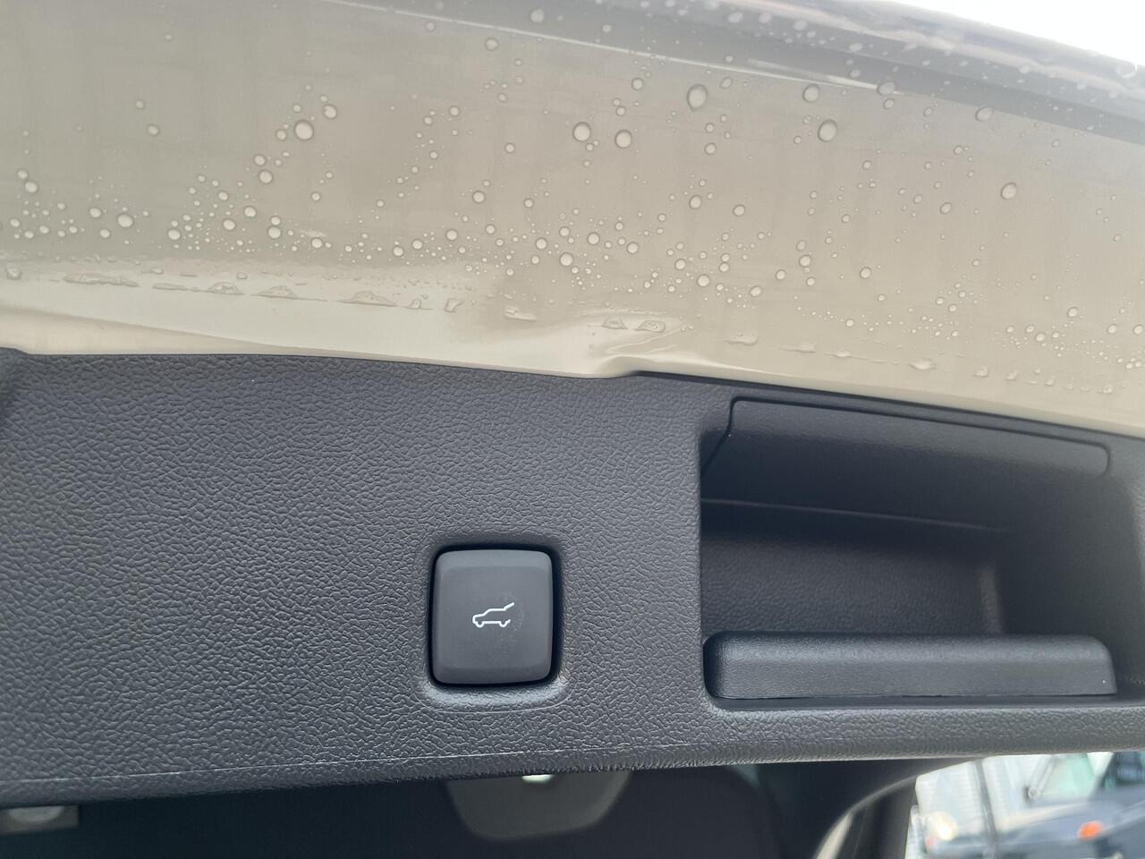 Ford KUGA 2.5 PHEV Sound Edition | Panoramadak | Electrische Trekhaak | Stoel,- Stuur- en Voorruitverwarming |