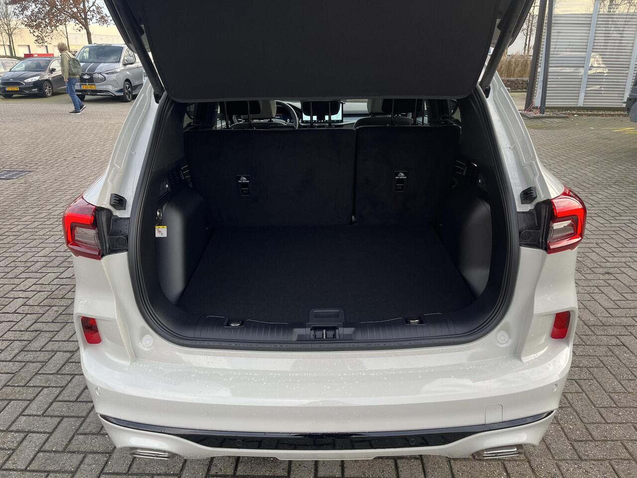 Ford KUGA 2.5 PHEV Sound Edition | Panoramadak | Electrische Trekhaak | Stoel,- Stuur- en Voorruitverwarming |