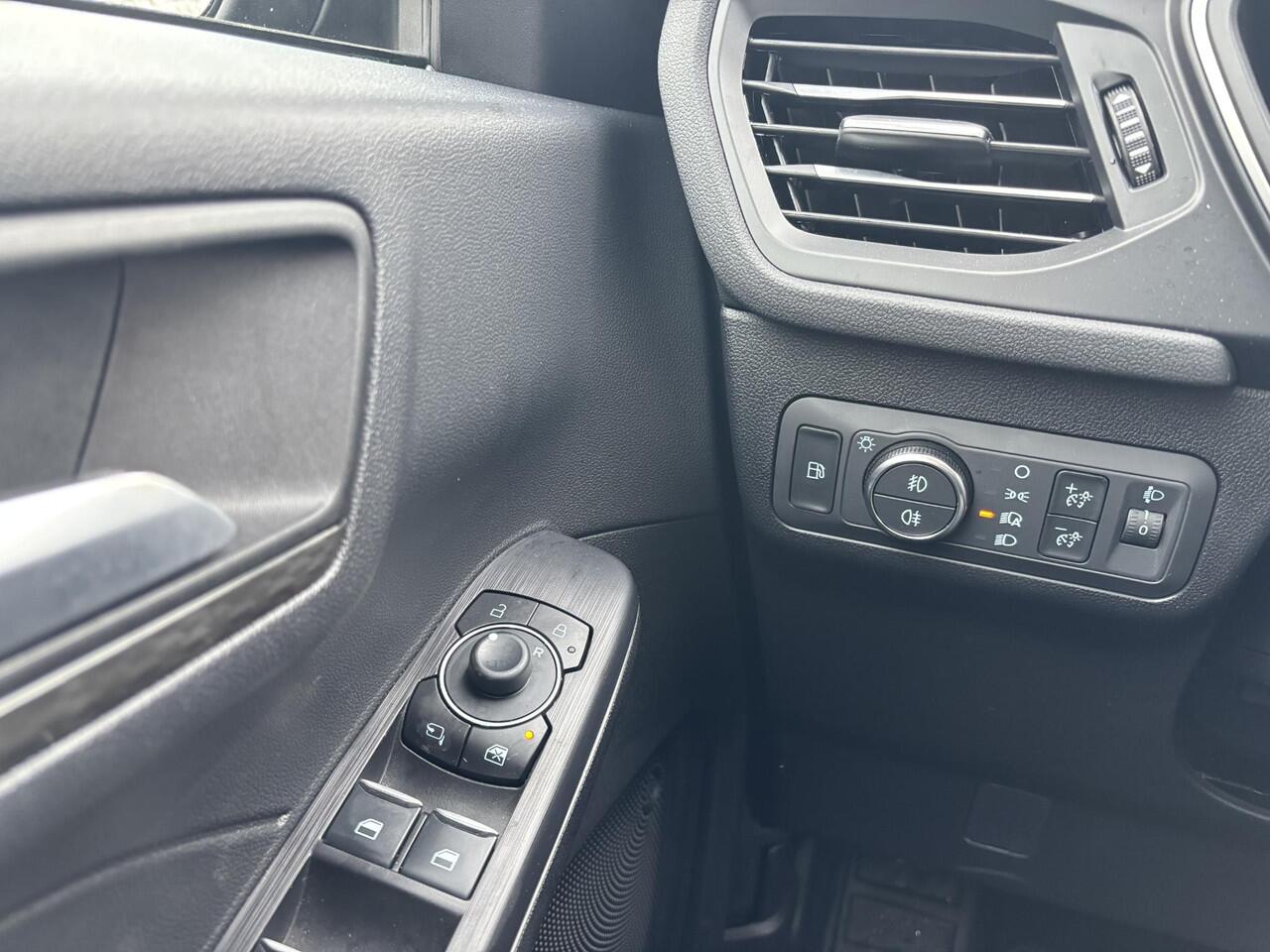 Ford KUGA 2.5 PHEV Titanium SCI |243pk | Orig. NL Auto | Wegklapbare trekhaak | Winter Pack | Adapitve cruise control | 2.100kg Trekgewicht