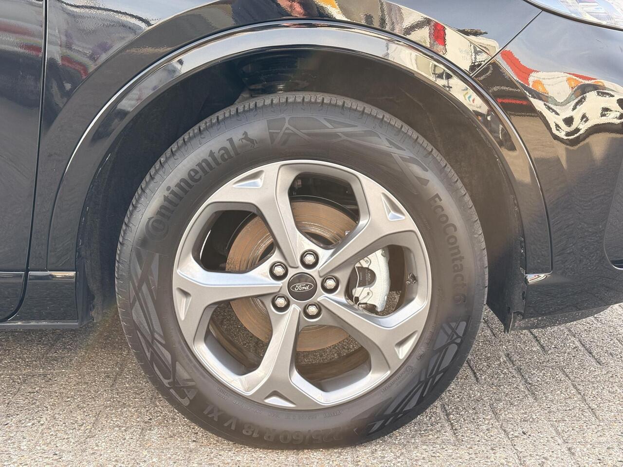 Ford KUGA 2.5 PHEV ST-Line | Orig. NL Auto | Panoramadak | Winter Pack | Head up Display | Adaptive LED