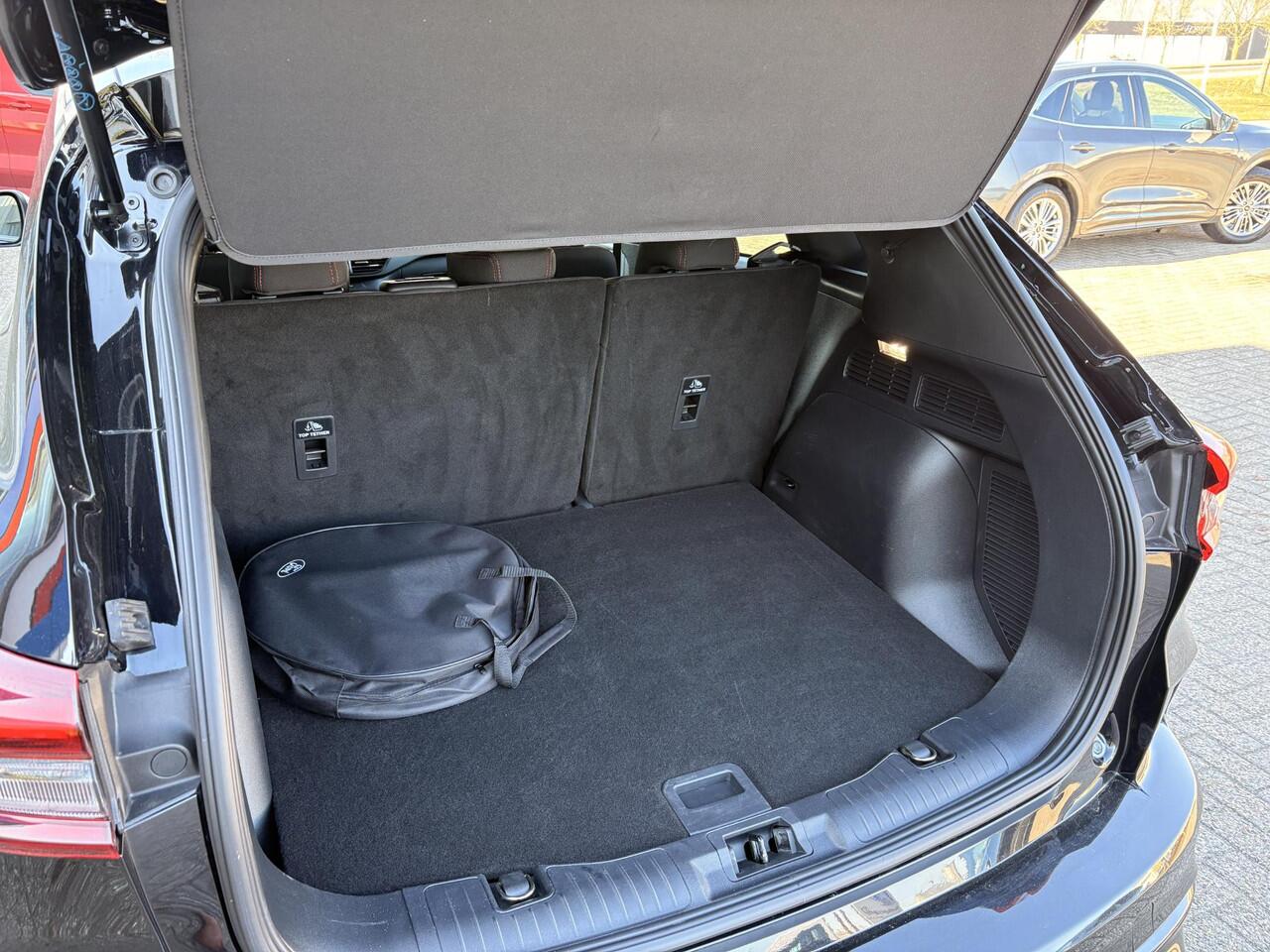 Ford KUGA 2.5 PHEV ST-Line | Orig. NL Auto | Nieuw model! | Wegklapbare trekhaak (elektrisch bedienbaar) | Winter Pack