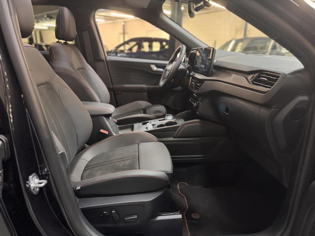 Ford KUGA 2.5 PHEV 243pk ST-Line X Trekhaak Winter Techno pack AGR Stoelen 20" LM HUD Fabrieksgarantie 26-6-2027