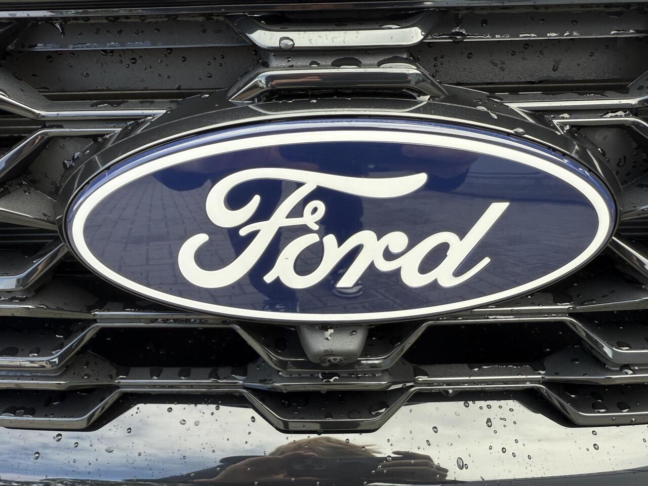 Ford KUGA 2.5 PHEV ST-Line X SCI | 243pk | Driver Assistance pack | Matrix LED | Black Package | Wegklapbare Trekhaak | Panoramadak | Winterpack | 2.100kg Trekgewicht