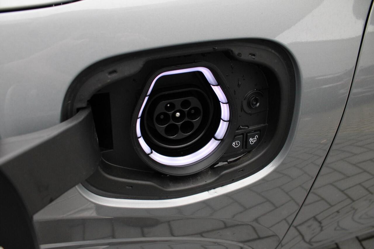 Ford KUGA 2.5 PHEV ST-Line X 243pk | Driver Assistance pack | Wegklapbare Trekhaak | Winterpack | Panorama dak | 19 inch velgen | Technology Pack | Solar Silver |