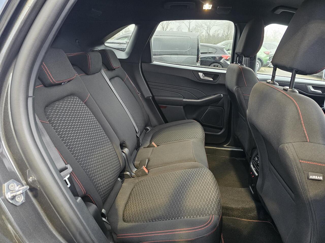 Ford KUGA 2.5 PHEV ST-Line 243 pk | Driver Assistance Pack | Wegklapbare trekhaak | 2.100 kg trekgewicht! | Winterpakket | 19 inch Licht metalen Velgen