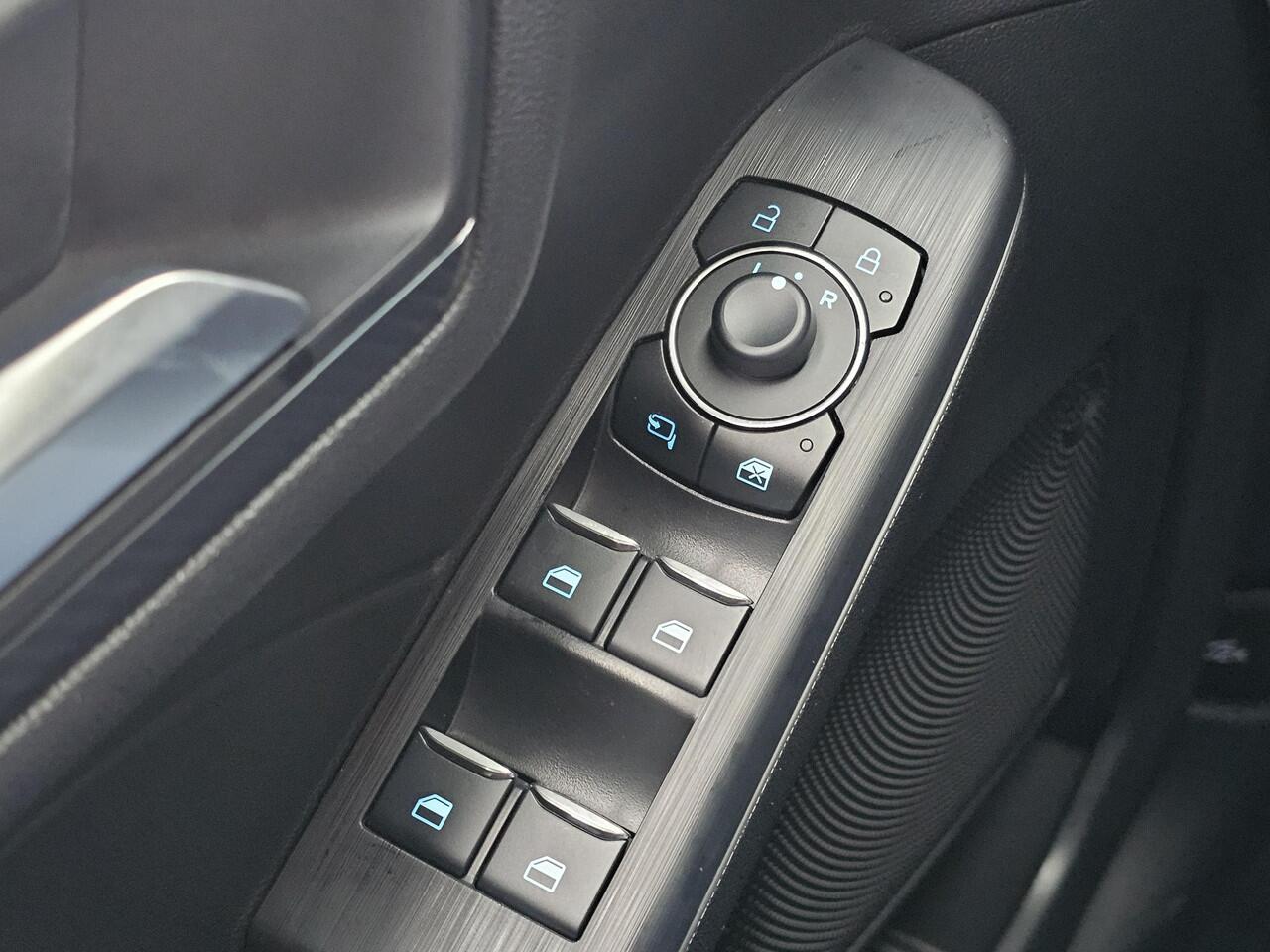 Ford KUGA 2.5 PHEV ST-Line 243 pk | Driver Assistance Pack | Wegklapbare trekhaak | 2.100 kg trekgewicht! | Winterpakket | 19 inch Licht metalen Velgen