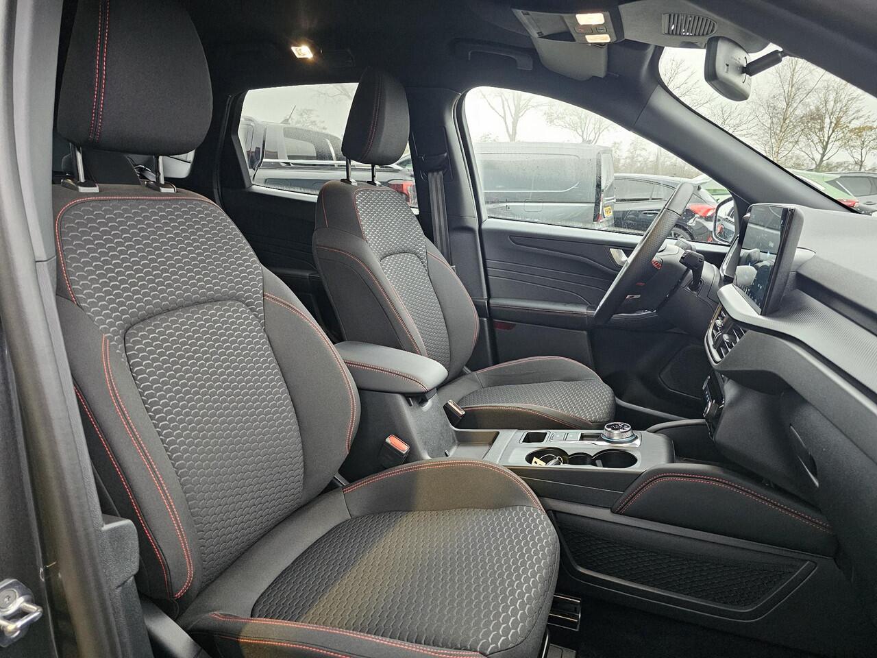 Ford KUGA 2.5 PHEV ST-Line 243 pk | Driver Assistance Pack | Wegklapbare trekhaak | 2.100 kg trekgewicht! | Winterpakket | 19 inch Licht metalen Velgen