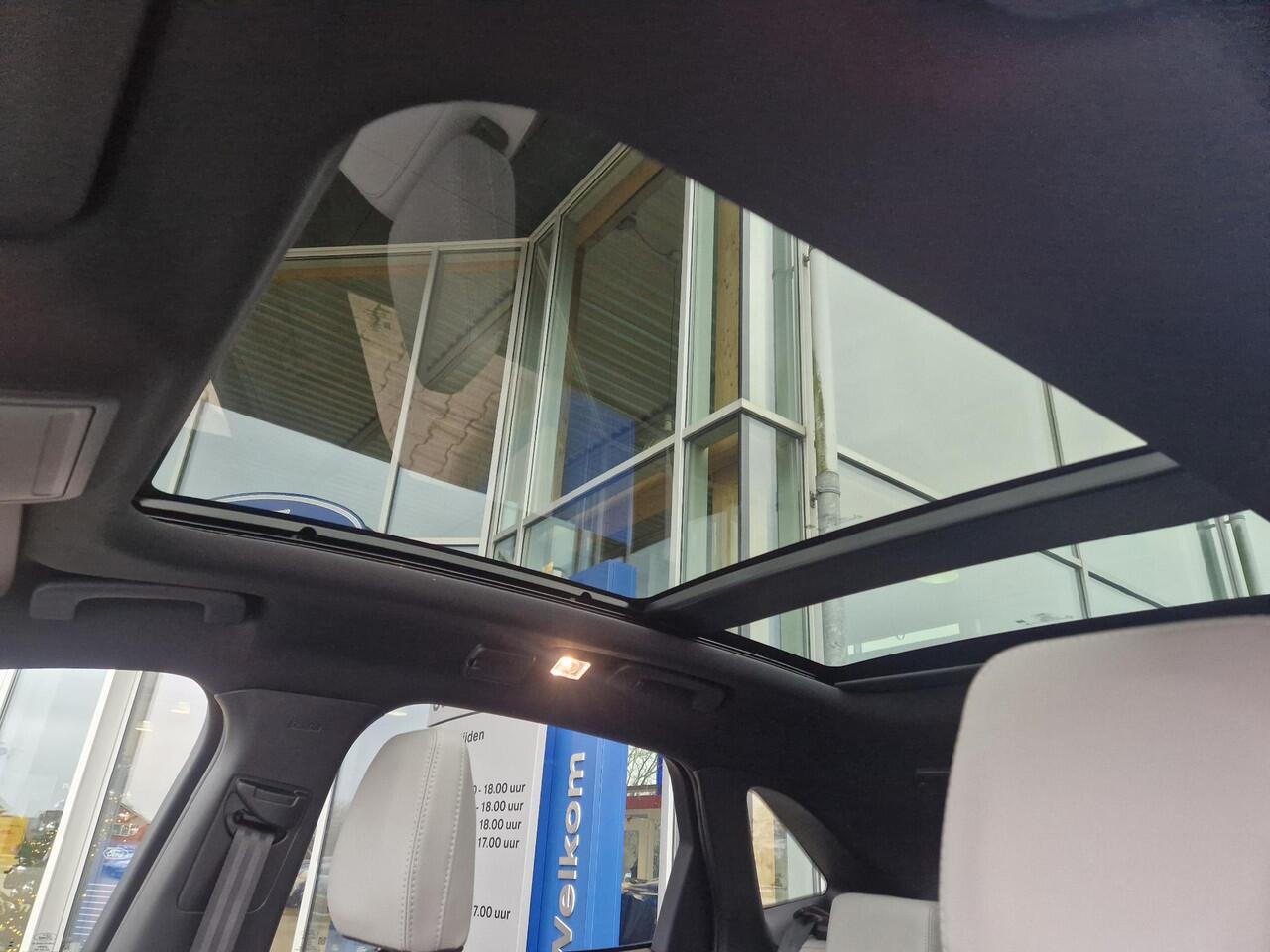 Ford KUGA 2.5 PHEV Sound Edition 243pk | Ford Voorraad | Panorama Dak | 20 inch Lichtmetaal | Winterpack | Matrix LED | Driver Assistance Pack