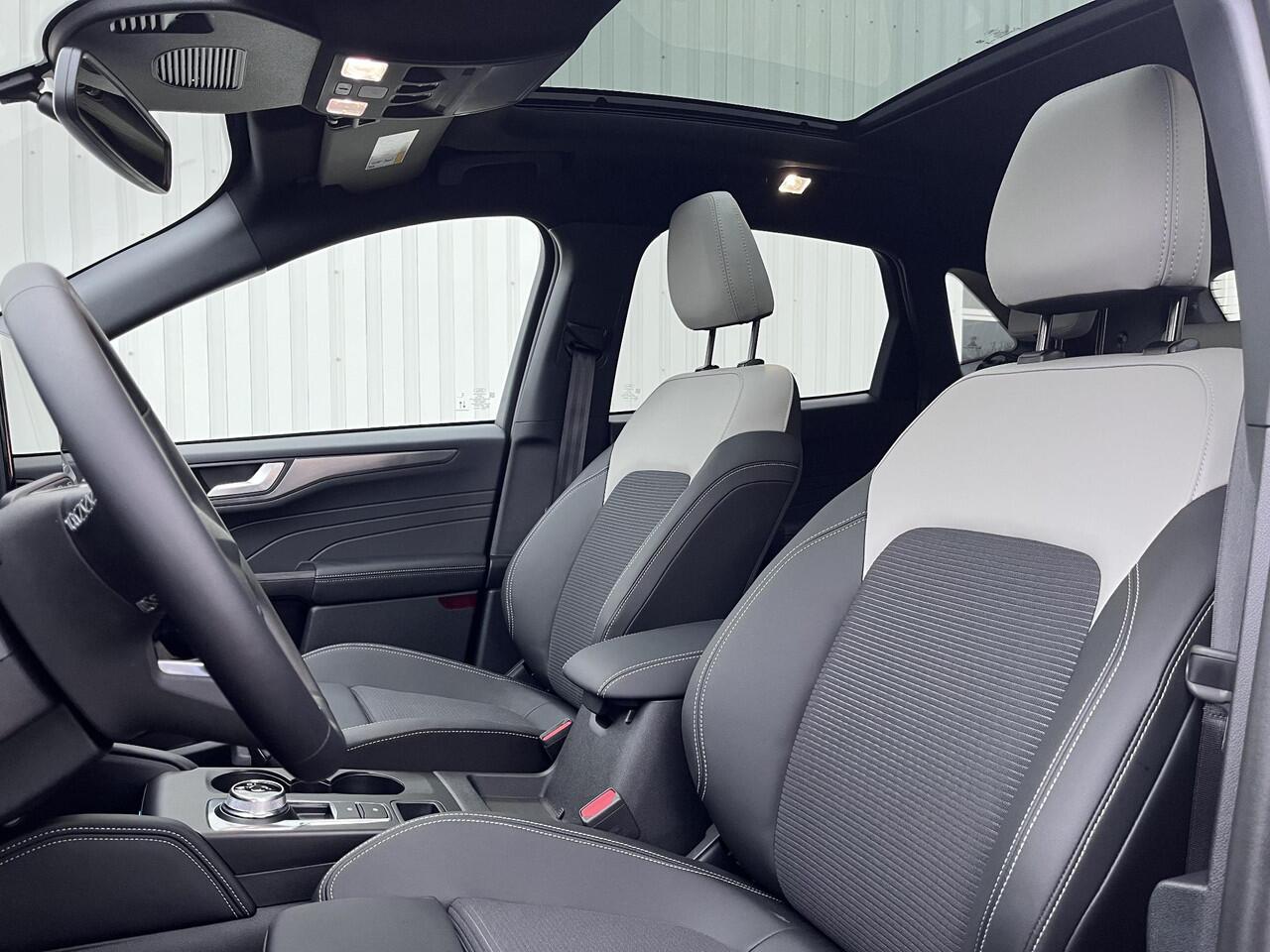 Ford KUGA 2.5 PHEV Sound Edition 243pk | Ford Voorraad | Panorama Dak | 20 inch Lichtmetaal | Winterpack | Matrix LED | Driver Assistance Pack