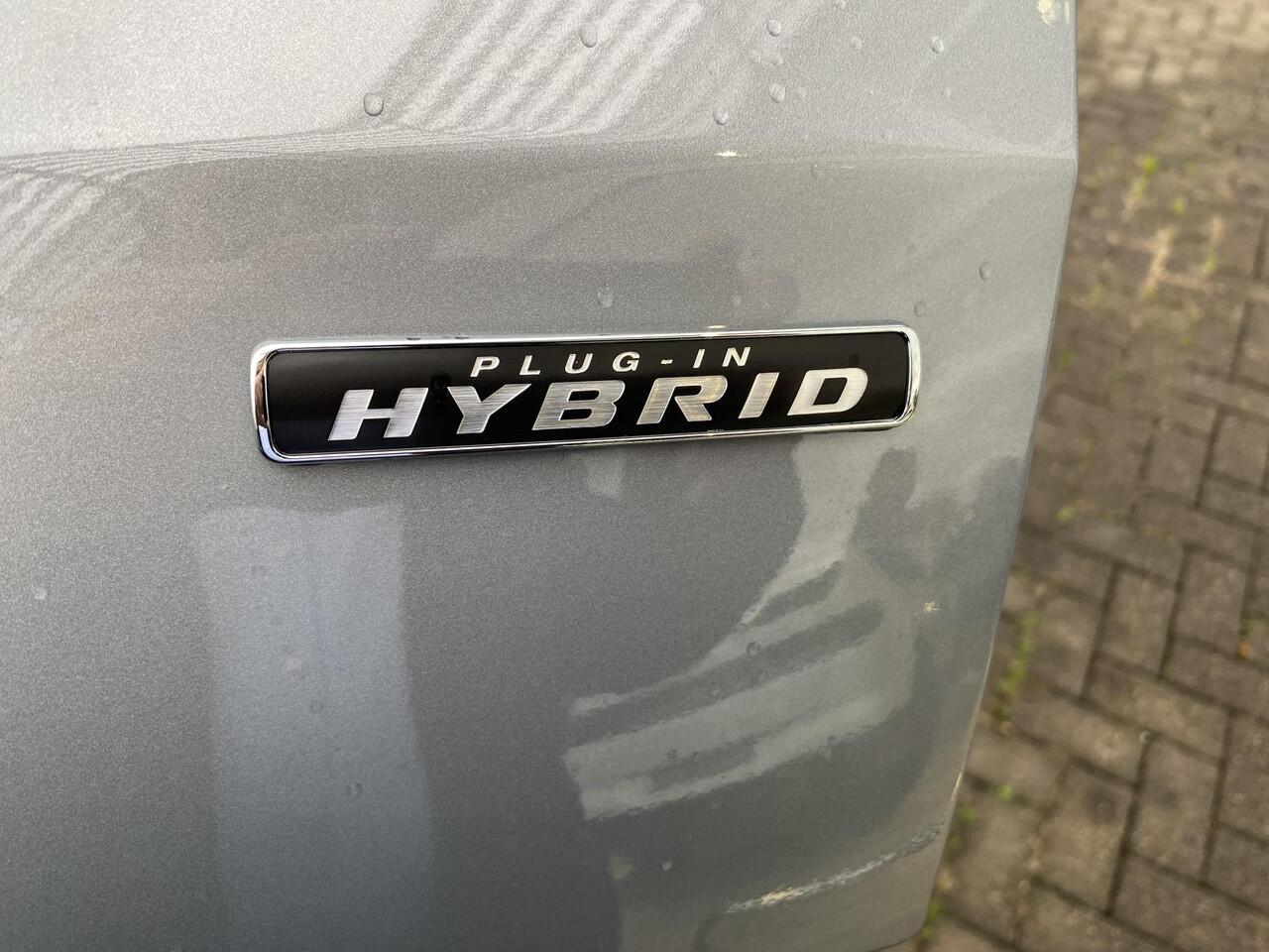 Ford KUGA 2.5 PHEV ST-Line X | 19 inch velgen | Panoramadak | Wegklapbare trekhaak | Winterpack | Matrix LED koplampen