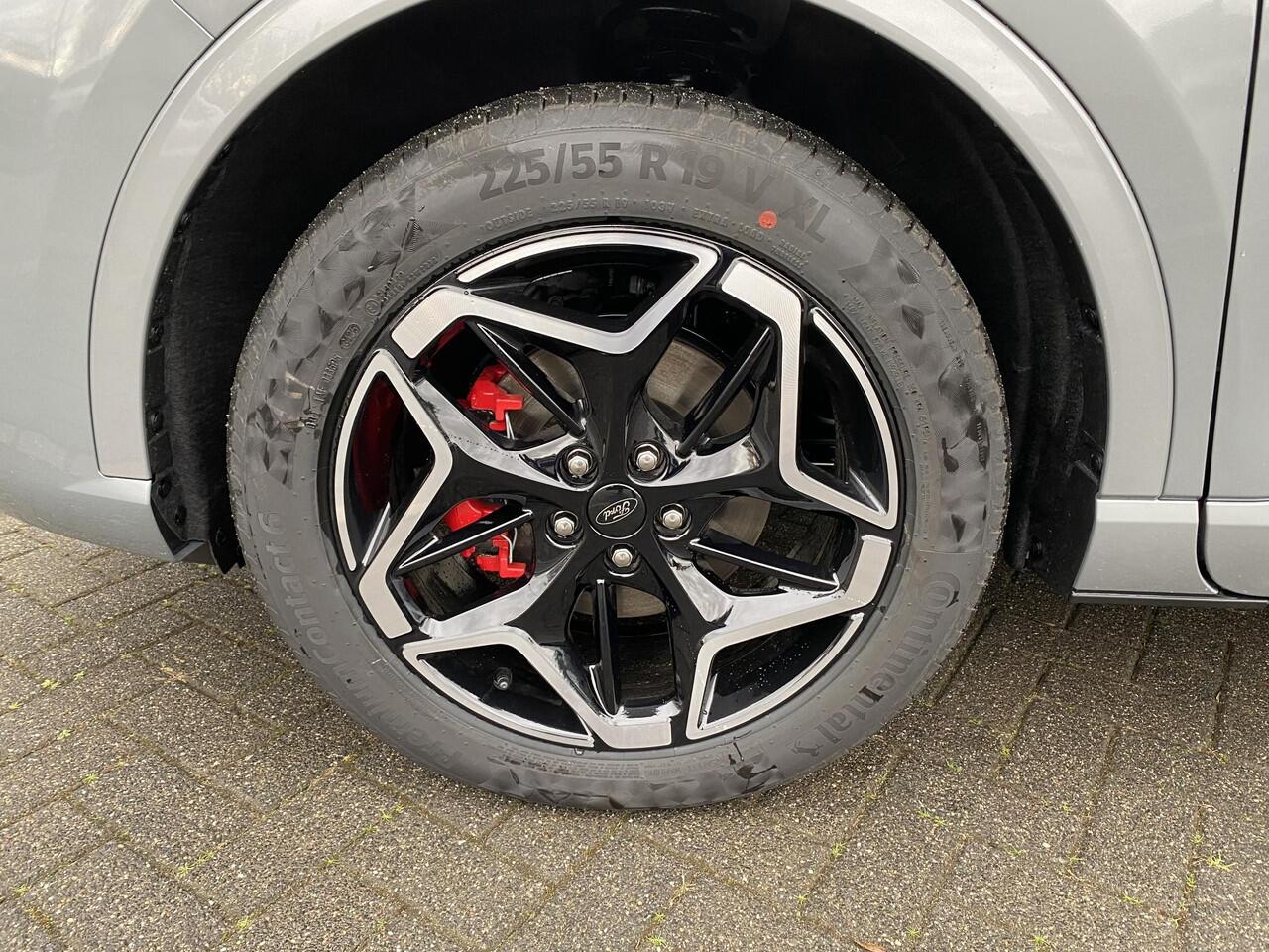 Ford KUGA 2.5 PHEV ST-Line X | 19 inch velgen | Panoramadak | Wegklapbare trekhaak | Winterpack | Matrix LED koplampen