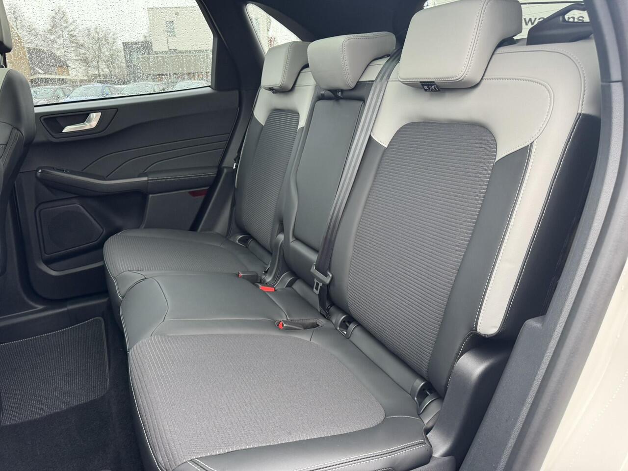 Ford KUGA 2.5 PHEV Sound Edition | SCI | 243pk | Winterpack | Wegklapbare Trekhaak | Adaptieve Cruise | AGR stoelen | Panorama dak | Memory Seats | BLIS | 2.100kg Trekgewicht