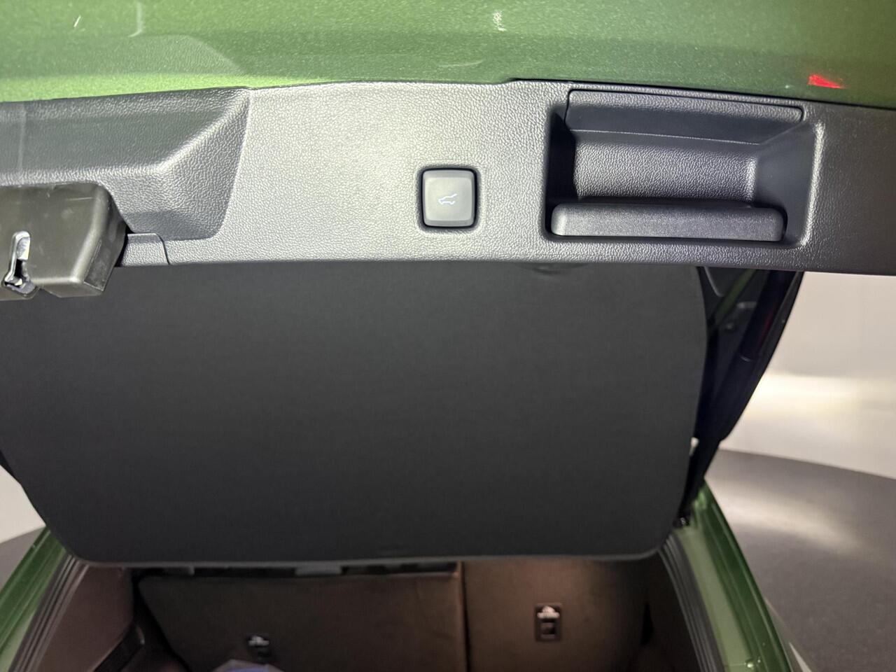 Ford KUGA 2.5 PHEV ST-Line X 243 PK | Black Pack | Pano Dak | Matrix Led Koplampen | Winter Pack | Trekhaak | AGR Stoelen