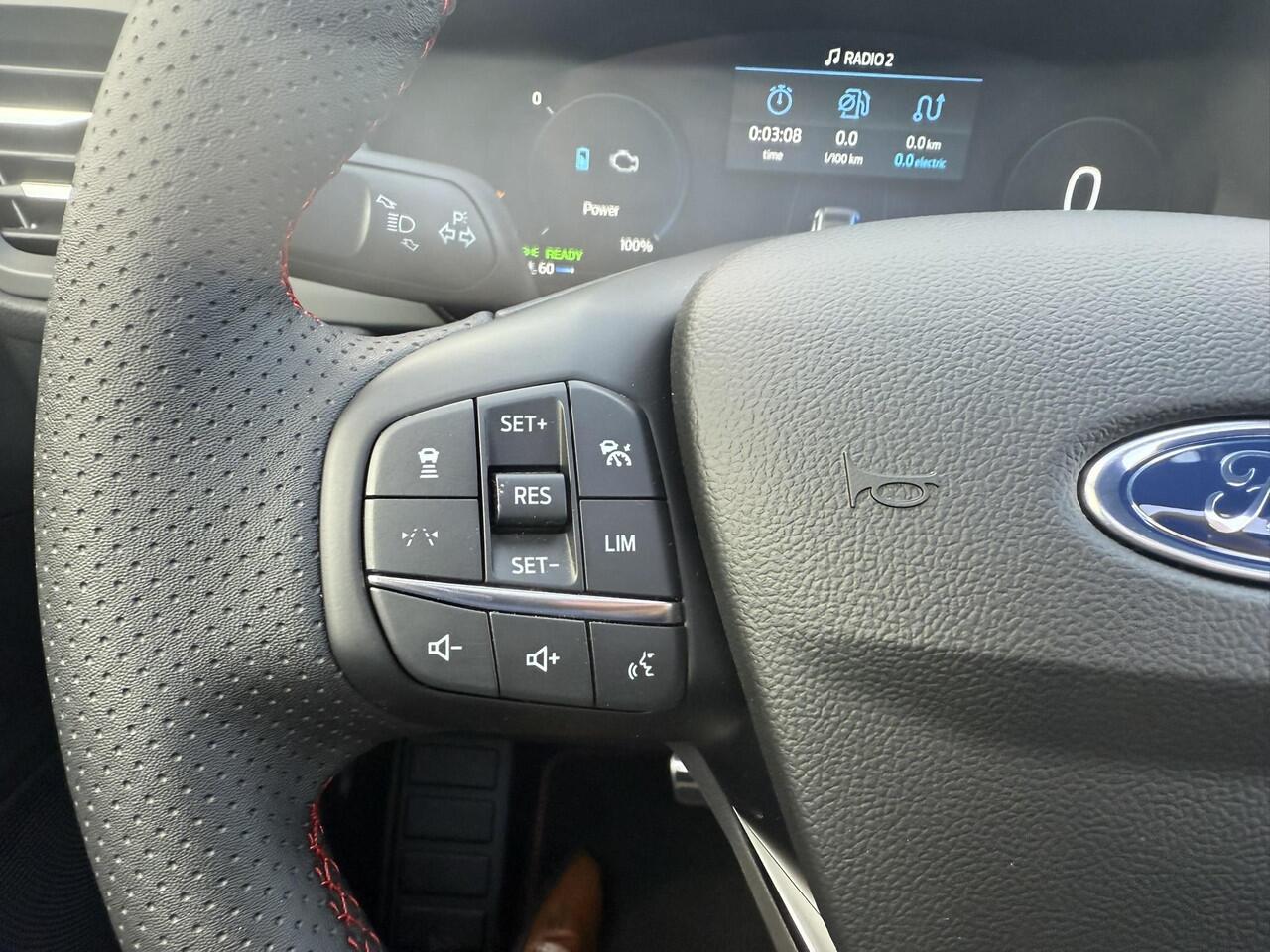 Ford KUGA 2.5 PHEV ST-Line X 243pk | Driver Assistance Pack | Black Package | Panoramadak | Winterpack | Adaptieve Matrix LED koplampen met Coast to Coast | Wegklapbare Trekhaak | AGR Stoelen