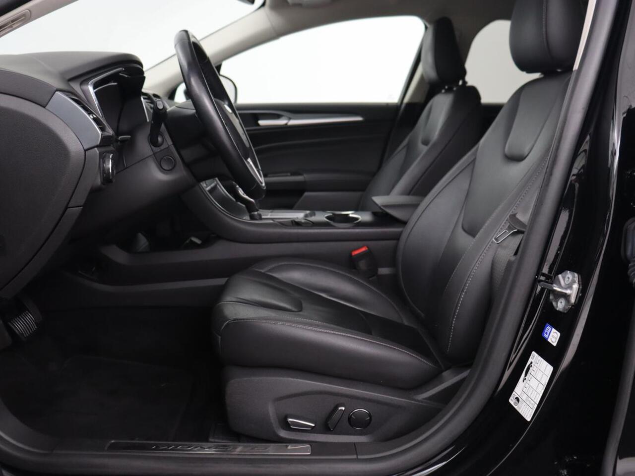 Ford MONDEO 2.0 IVCT HEV Titanium X | Leder | Stoelverwarming | Camera | Adaptive cruise | Memory | Carplay | Full LED | Keyless | Navigatie | Park Assist | Dodehoek detectie | Climate control