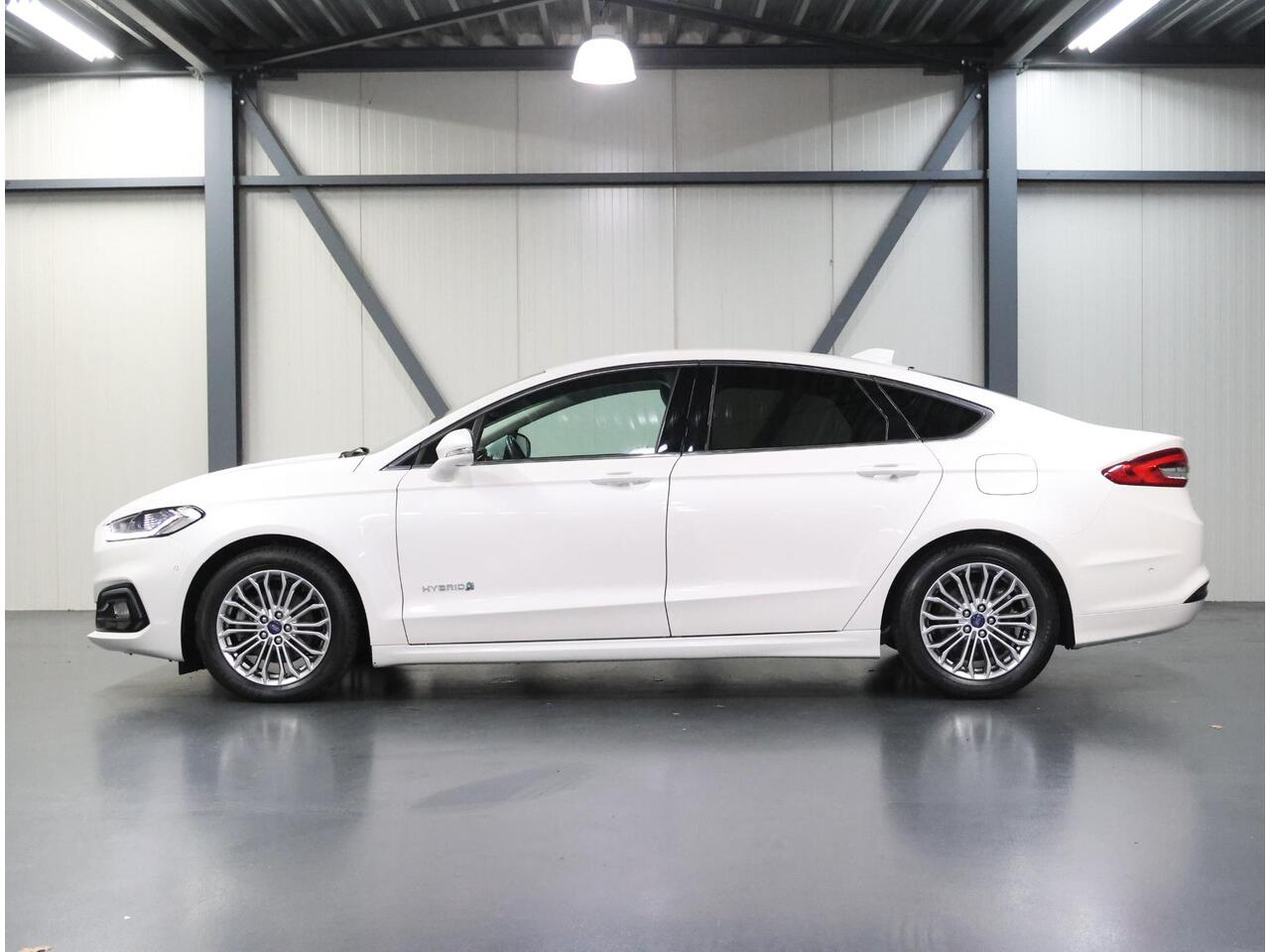 Ford MONDEO 188PK Hybride Titanium | 1ste eigenaar | LEER | Camera | Dodehoekdetectie | Electrische stoelen | Navigatie | AUTOMAAT | Stoel/stuur/verwarmd/verkoeld | Adaptive Cruise Control | Isofix | Privacy Glass |