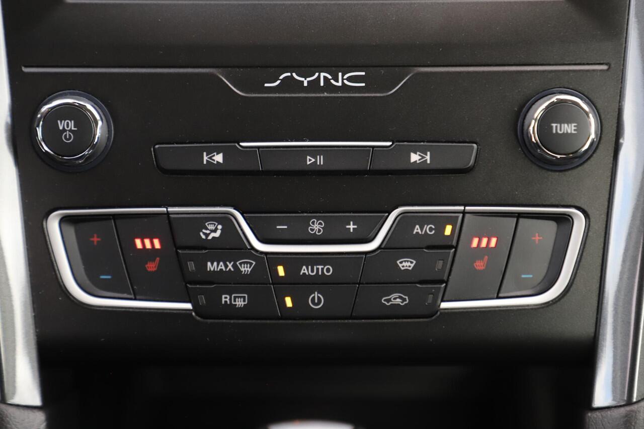 Ford MONDEO Wagon 2.0 IVCT HEV Titanium 17 inch LMV Carplay Android Navigatie Climate Cruise Control Stoelverwarming Parkeersensor