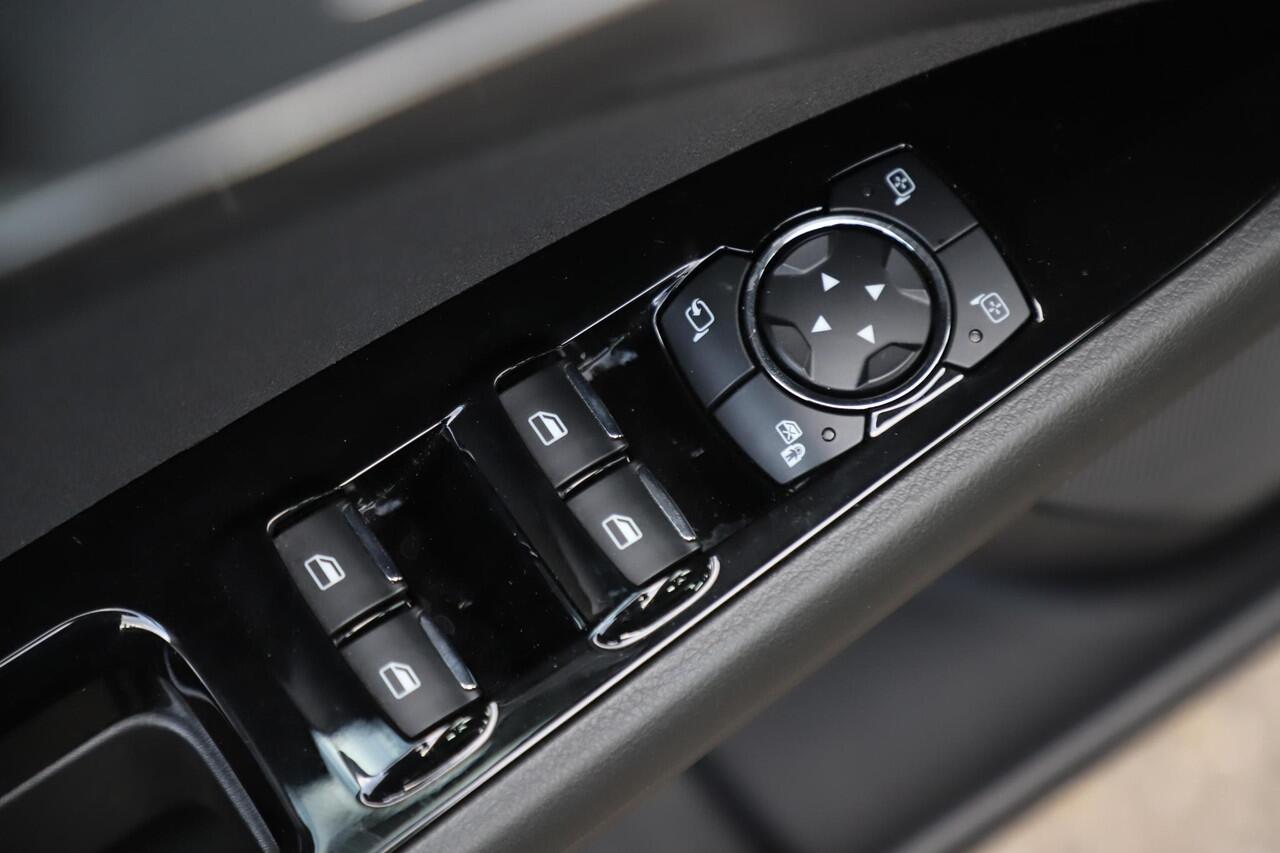 Ford MONDEO Wagon 2.0 IVCT HEV Titanium 17 inch LMV Carplay Android Navigatie Climate Cruise Control Stoelverwarming Parkeersensor