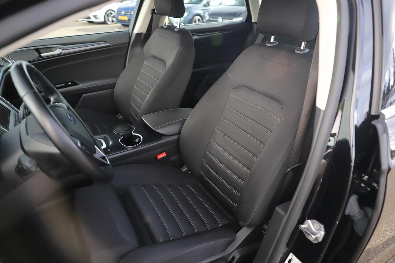 Ford MONDEO Wagon 2.0 IVCT HEV Titanium 17 inch LMV Carplay Android Navigatie Climate Cruise Control Stoelverwarming Parkeersensor