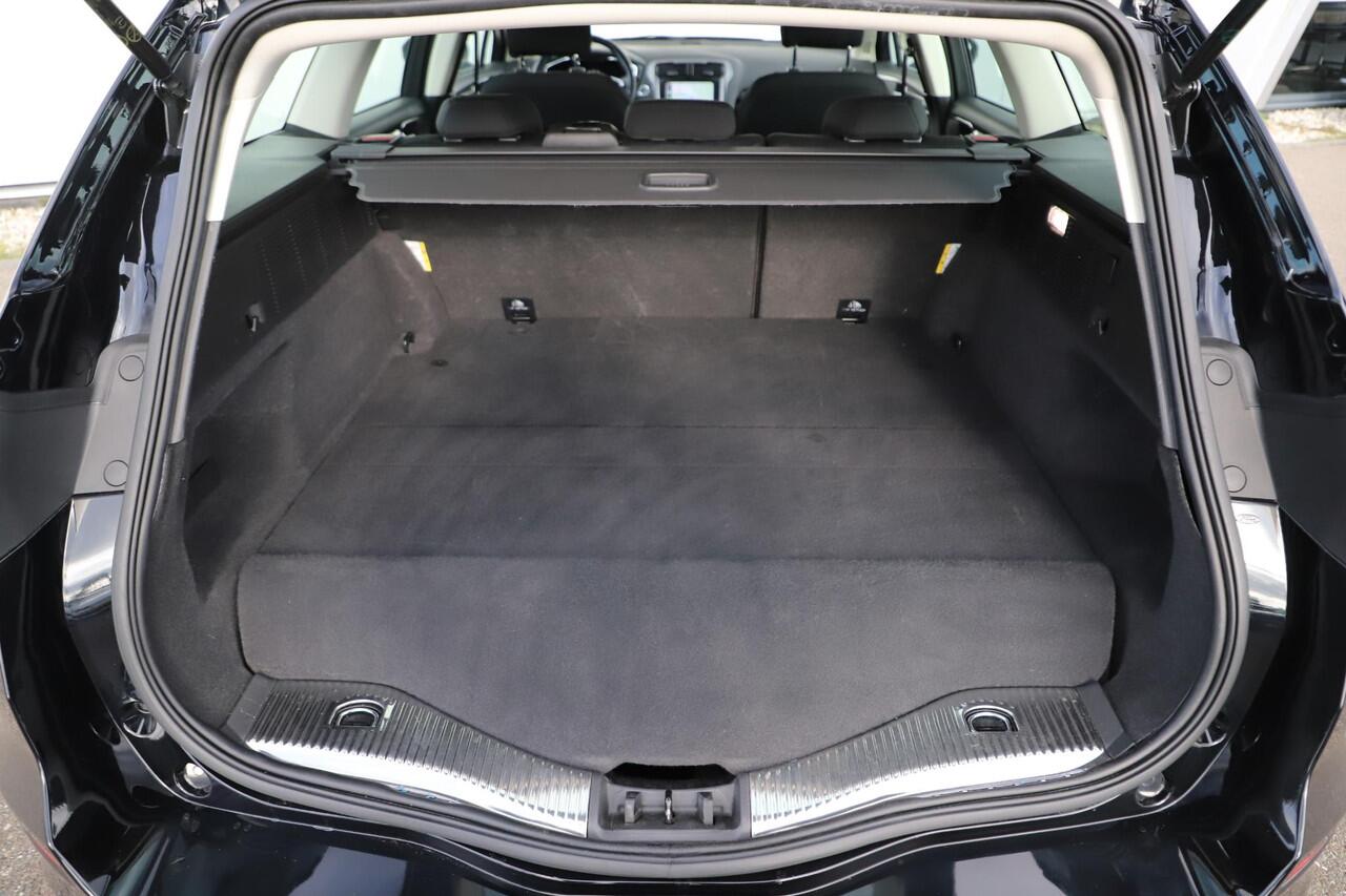 Ford MONDEO Wagon 2.0 IVCT HEV Titanium 17 inch LMV Carplay Android Navigatie Climate Cruise Control Stoelverwarming Parkeersensor