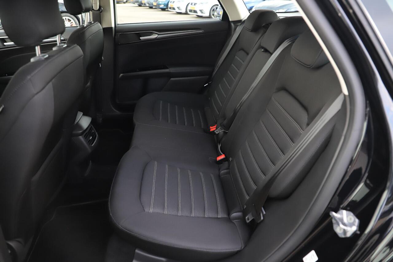 Ford MONDEO Wagon 2.0 IVCT HEV Titanium 17 inch LMV Carplay Android Navigatie Climate Cruise Control Stoelverwarming Parkeersensor