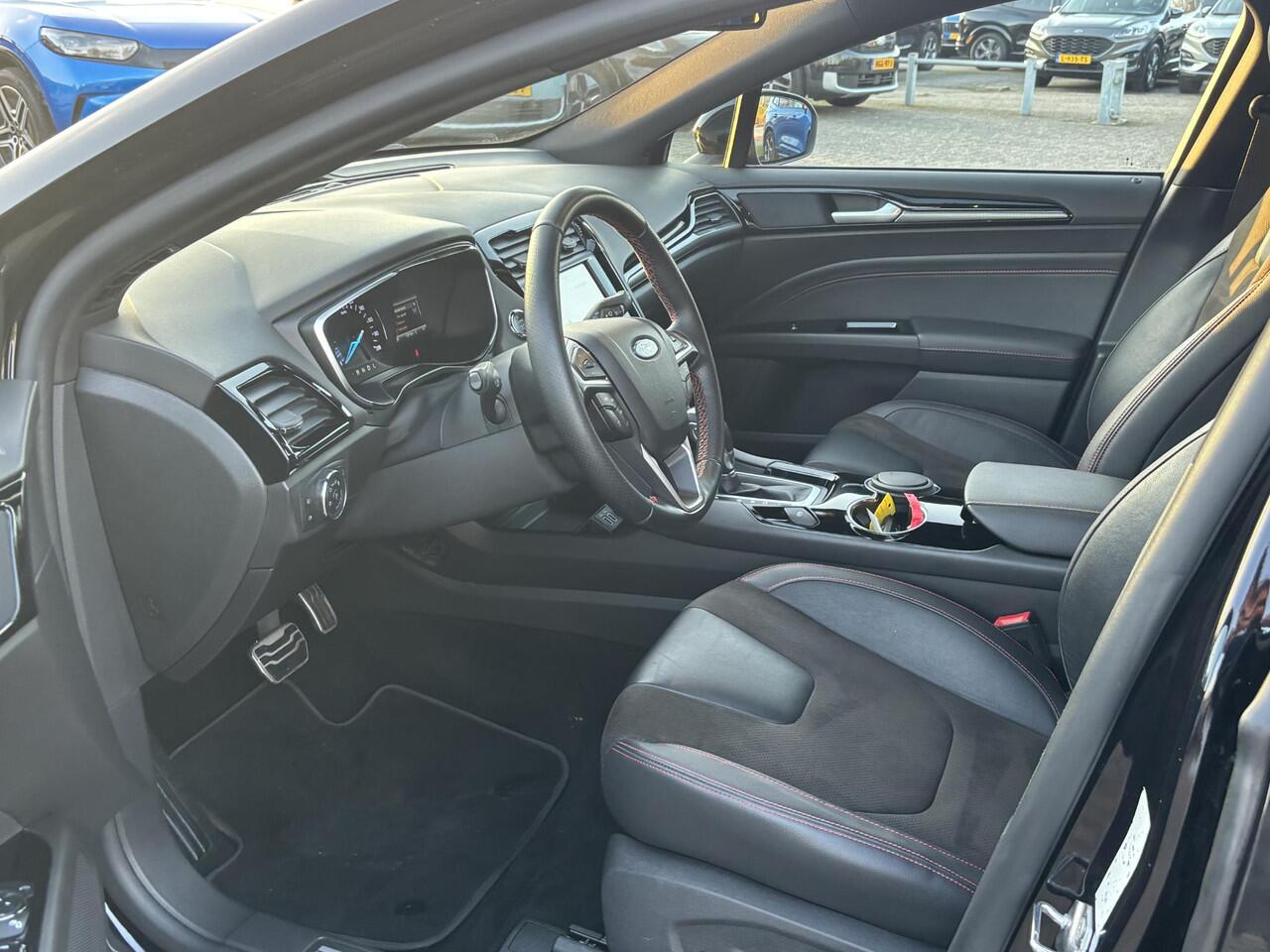 Ford MONDEO Wagon 2.0 IVCT HEV ST-Line 187pk | 18 inch velgen | Verwarmbare voorstoelen | Bestuurdersstoel Met Geheugen | Achteruitrijcamera | Half leder