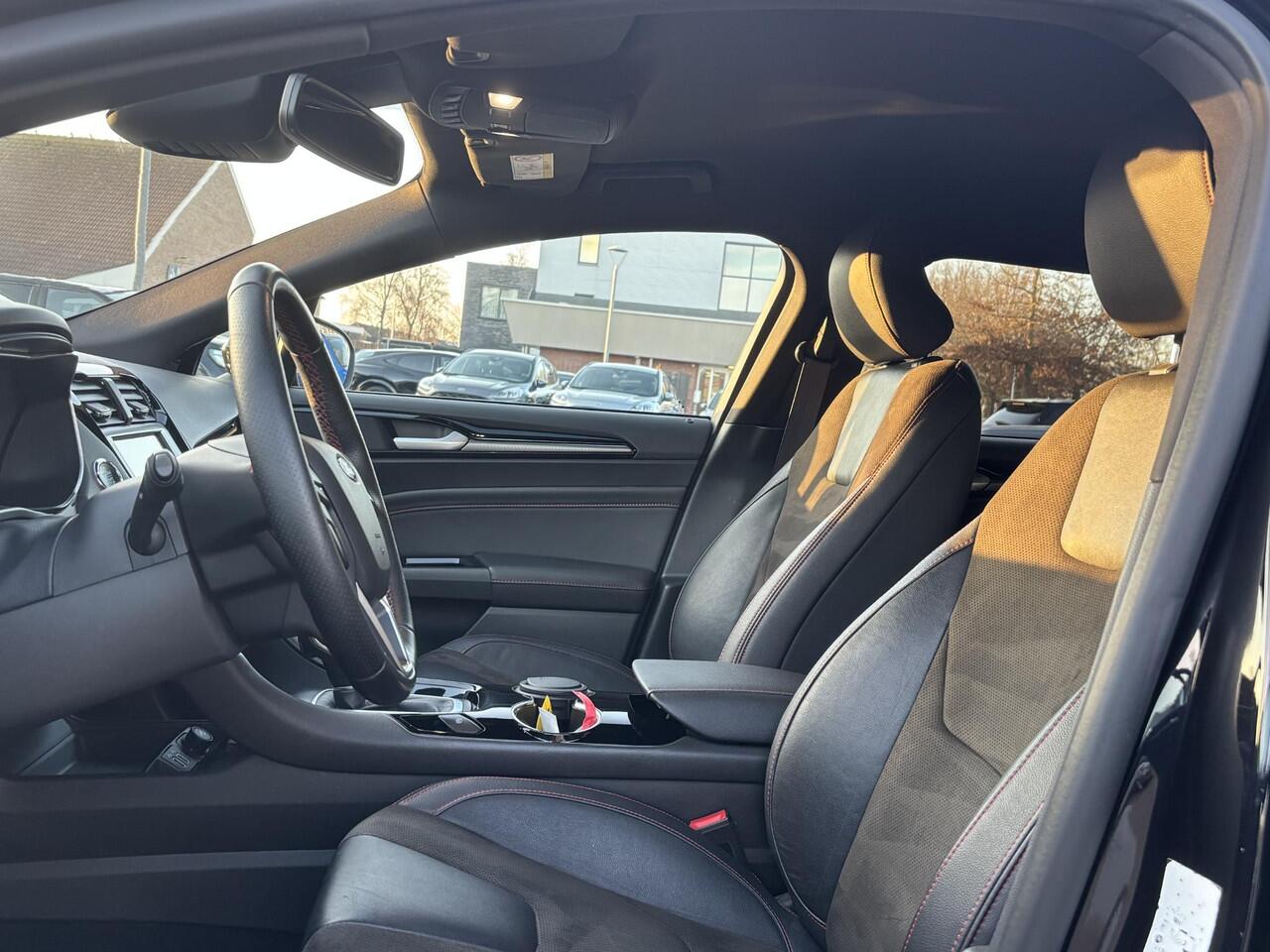 Ford MONDEO Wagon 2.0 IVCT HEV ST-Line 187pk | 18 inch velgen | Verwarmbare voorstoelen | Bestuurdersstoel Met Geheugen | Achteruitrijcamera | Half leder