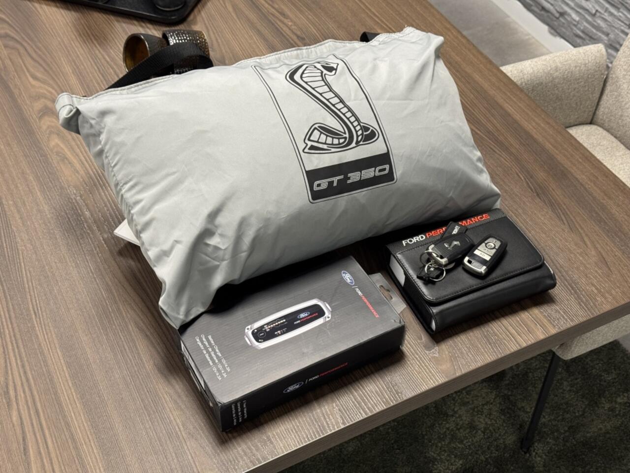 Ford MUSTANG SHELBY GT350 1 owner Collectors item