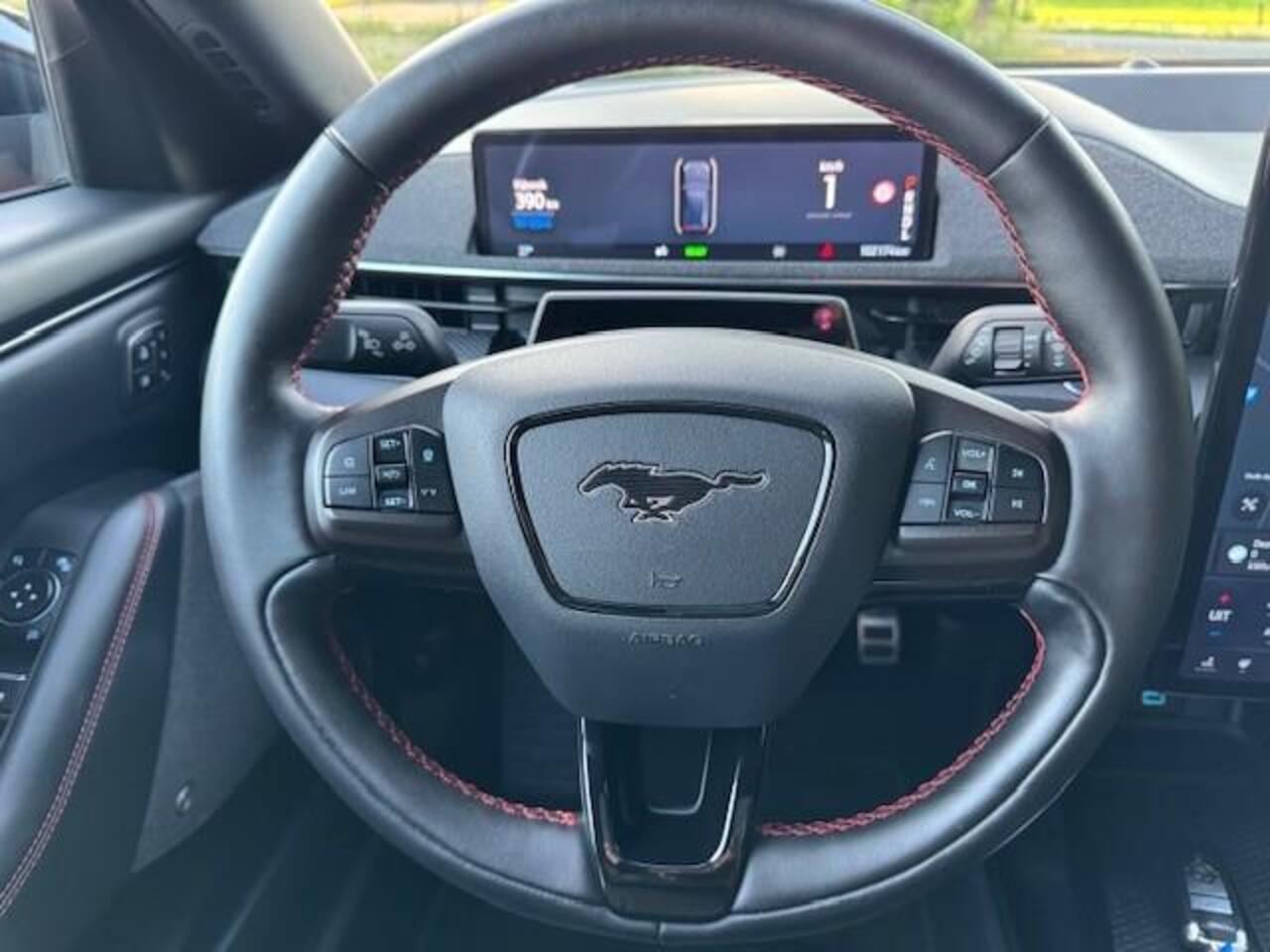 Ford MUSTANG MACH-e EXTENDED AWD 98KWH 337PK PANO/LED LEER/ACARPLAY/FABRIEKSGARANTIE